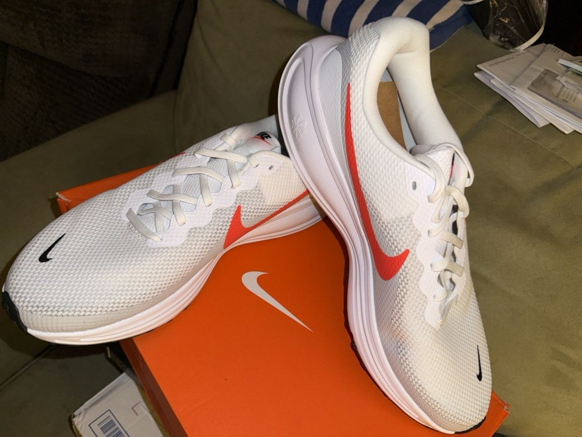Nike Nike Revolution 8 Wide sz14 New in OG Box! White/Crimson Red Size US 14 / EU 47 - 2 Thumbnail