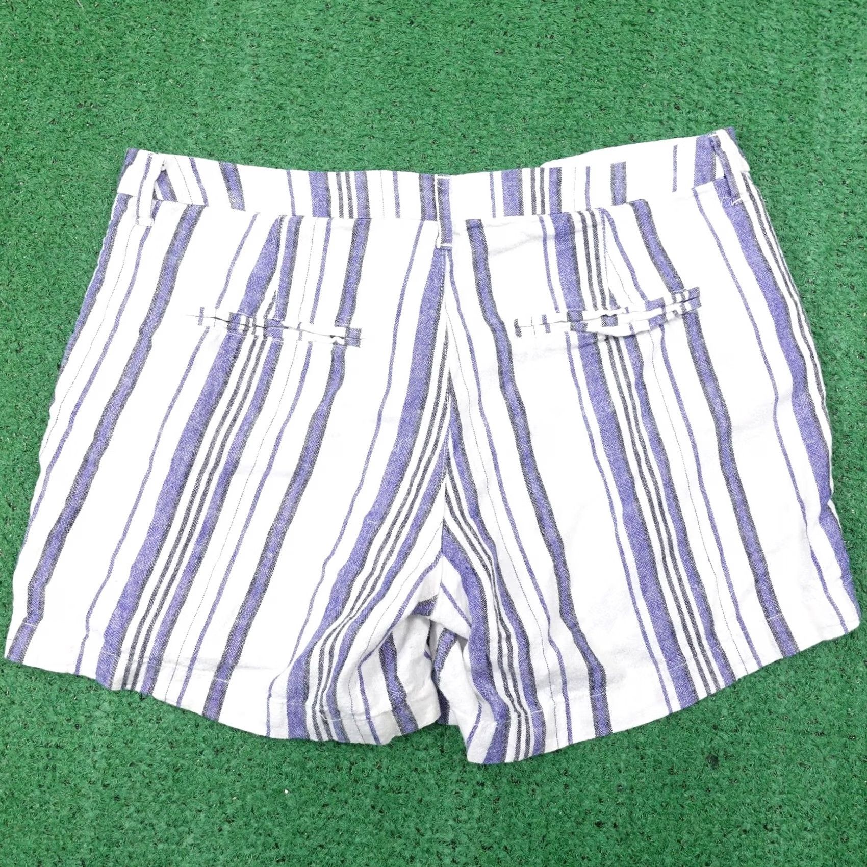 Old Navy Old Navy Chino Shorts Womens Size 10 White Striped Linen Blend Size 32" / US 10 / IT 46 - 3 Thumbnail