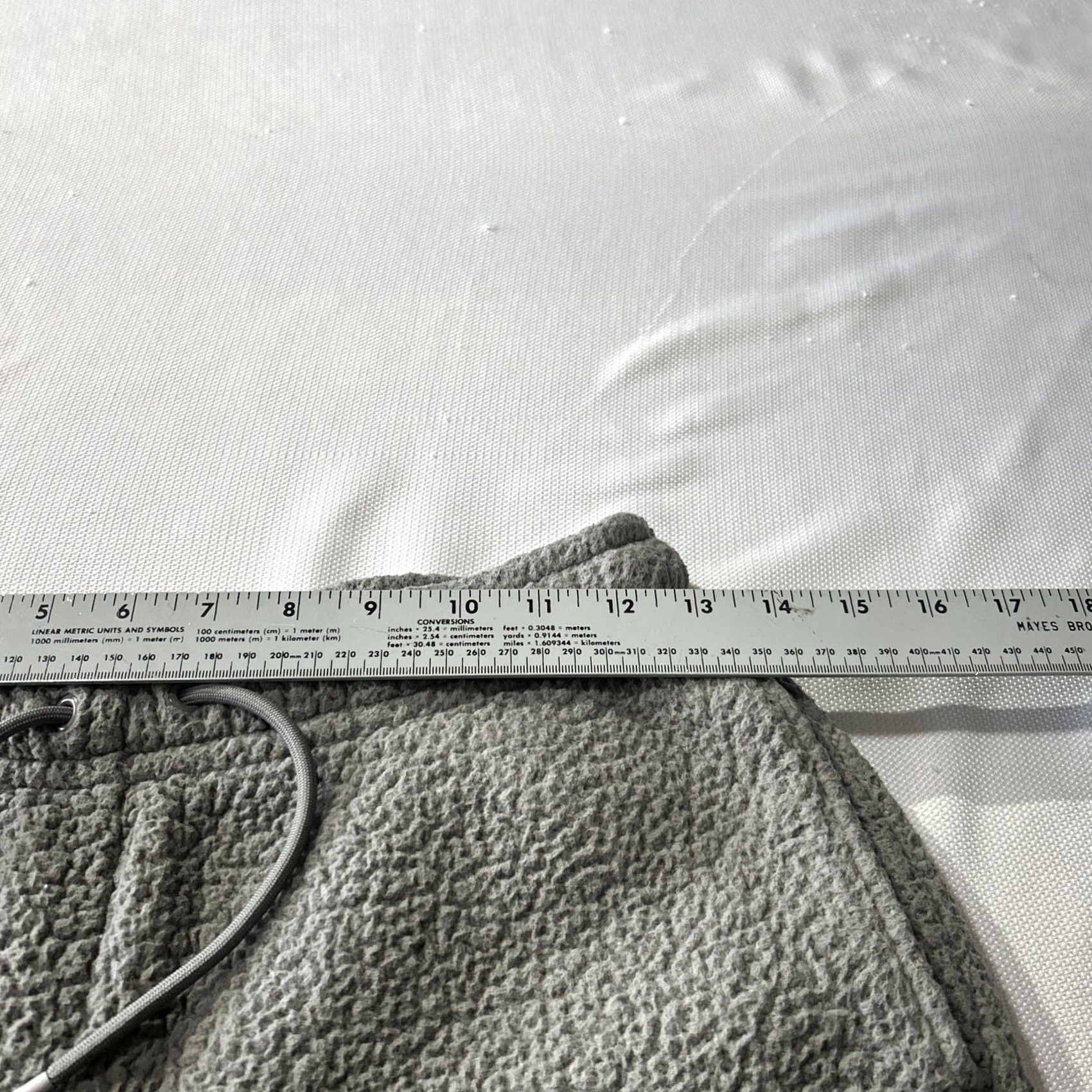 Nike Nike Pants Womens Sz S Gray Faux Fur Sherpa Fleece Swoosh Sweatpant Therma Fit Sweatpants Women Small Gray Nike Therapy Size 28" / US 6 / IT 42 - 4 Thumbnail