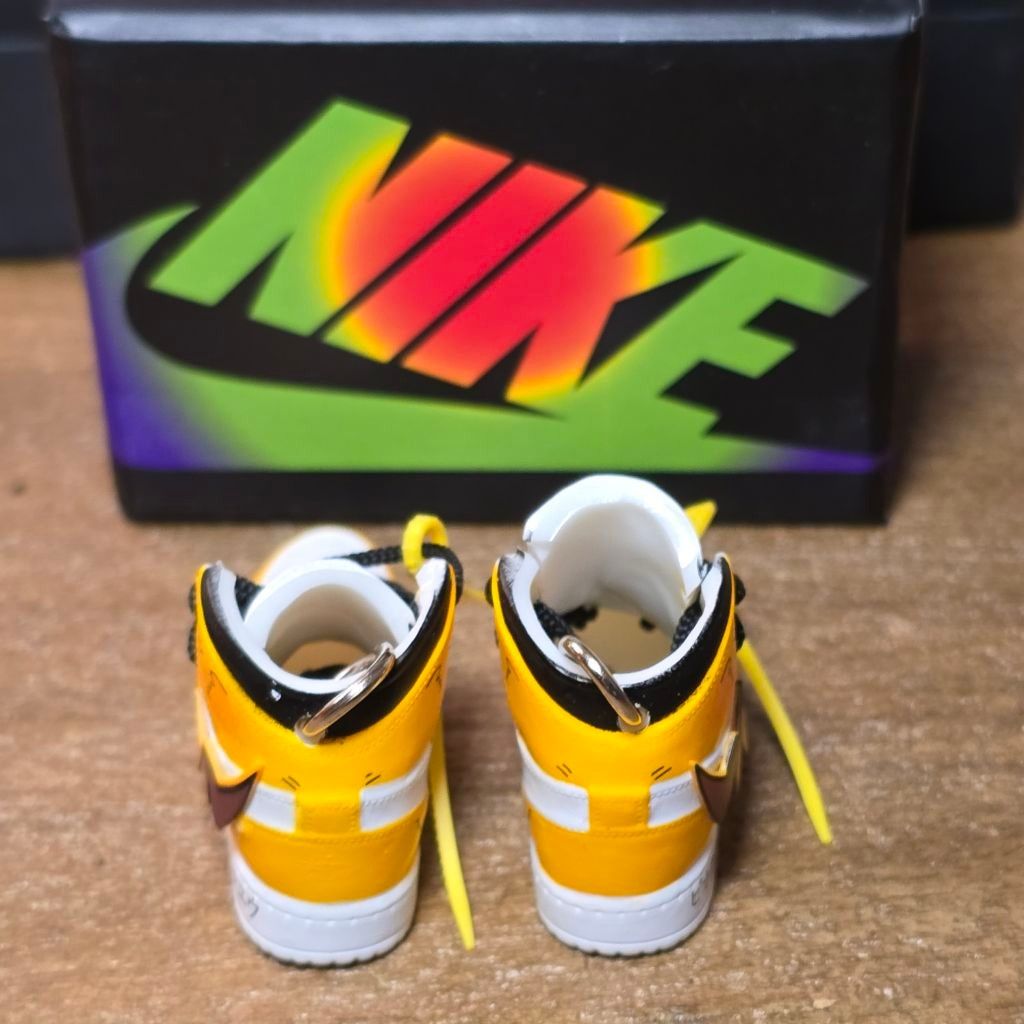 Nike Unisex Pair of Keychains One Size Yellow White Size ONE SIZE - 7 Thumbnail