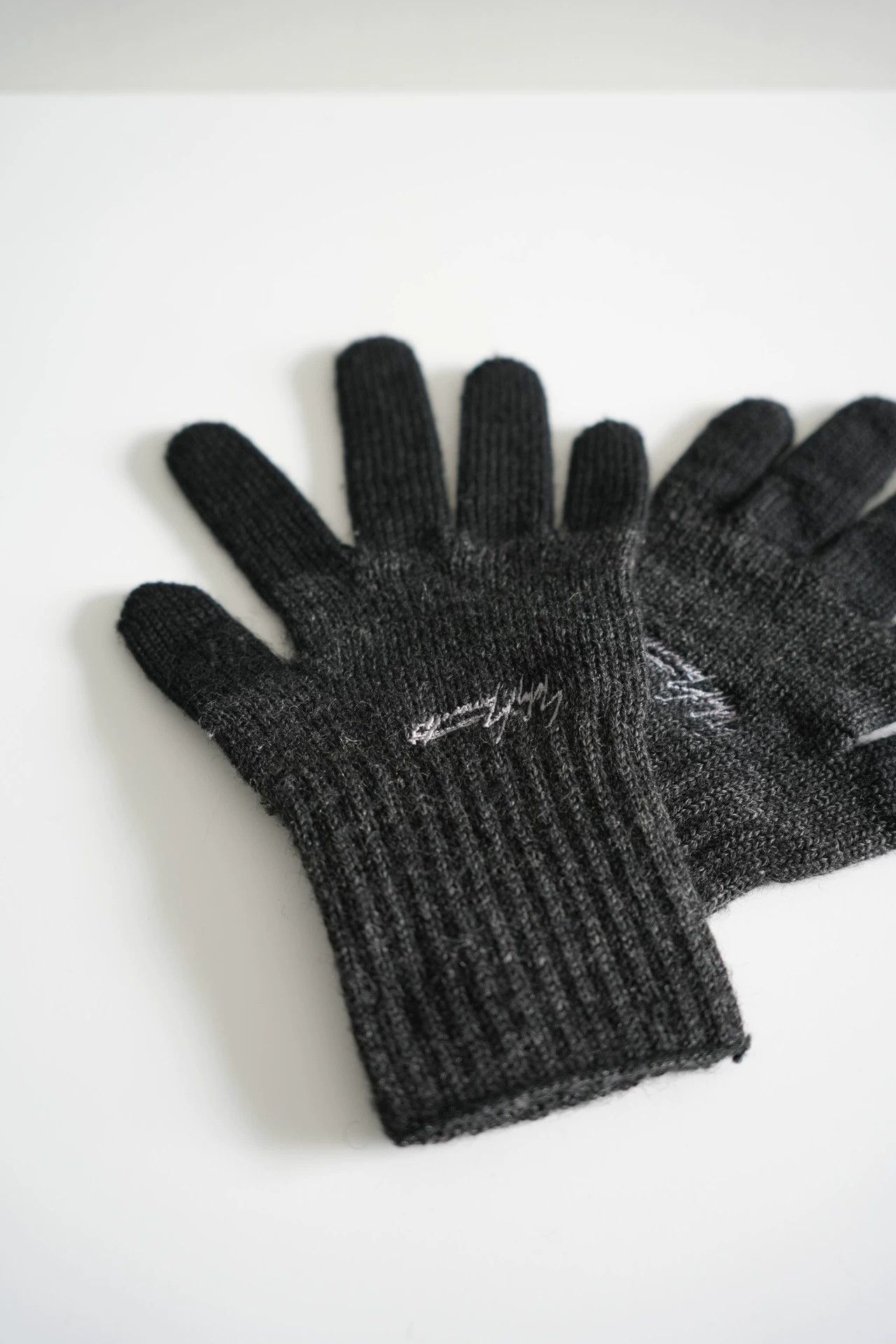 Yohji Yamamoto Yohji Yamamoto 17AW Wool Logo Gloves Black Grey Size ONE SIZE - 1 Thumbnail