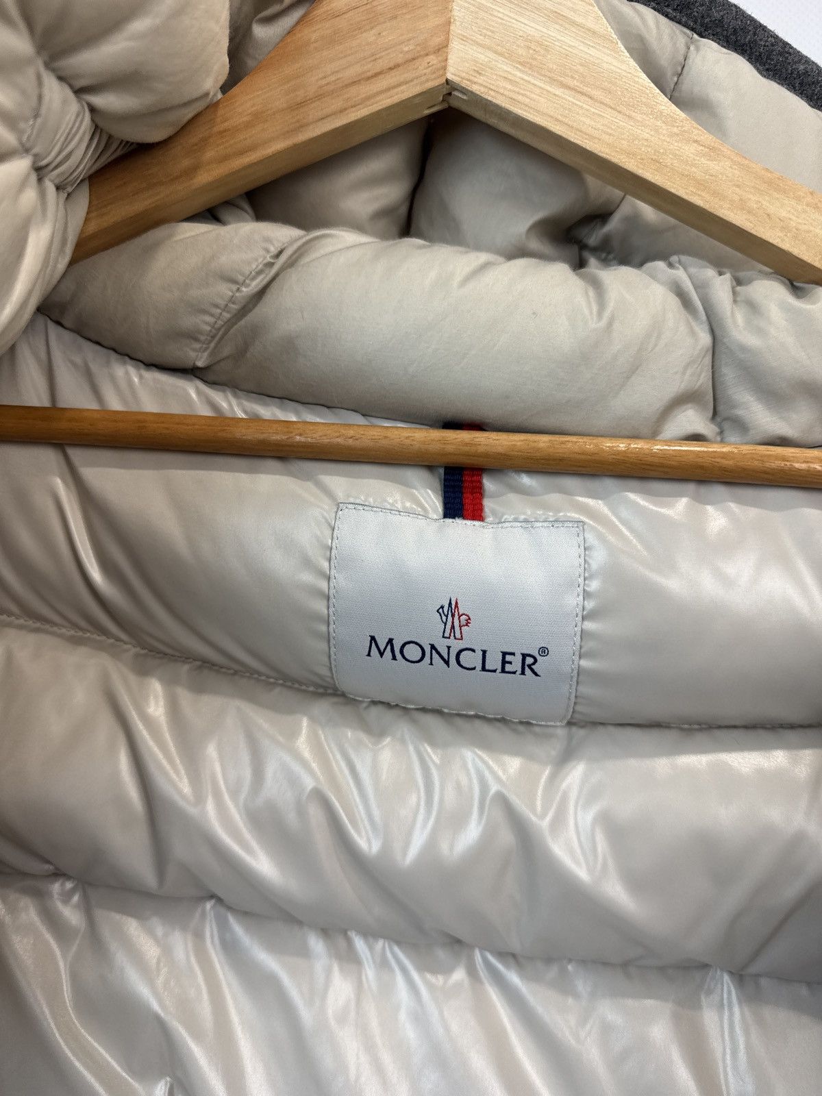 Moncler Moncler Signac Hood Down Puffer Jacket Women’s Beige Size 1 Size XS / US 0-2 / IT 36-38 - 17 Thumbnail