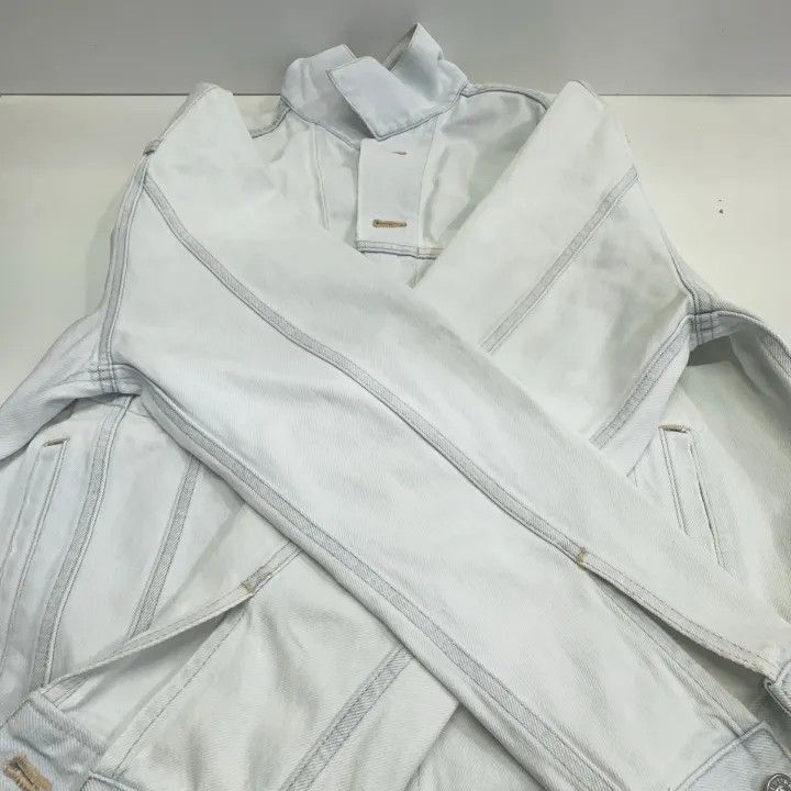 Balenciaga Balenciaga Embroidered Logo Denim Jacket Light Blue 0079-25 Size US S / EU 44-46 / 1 - 6 Thumbnail