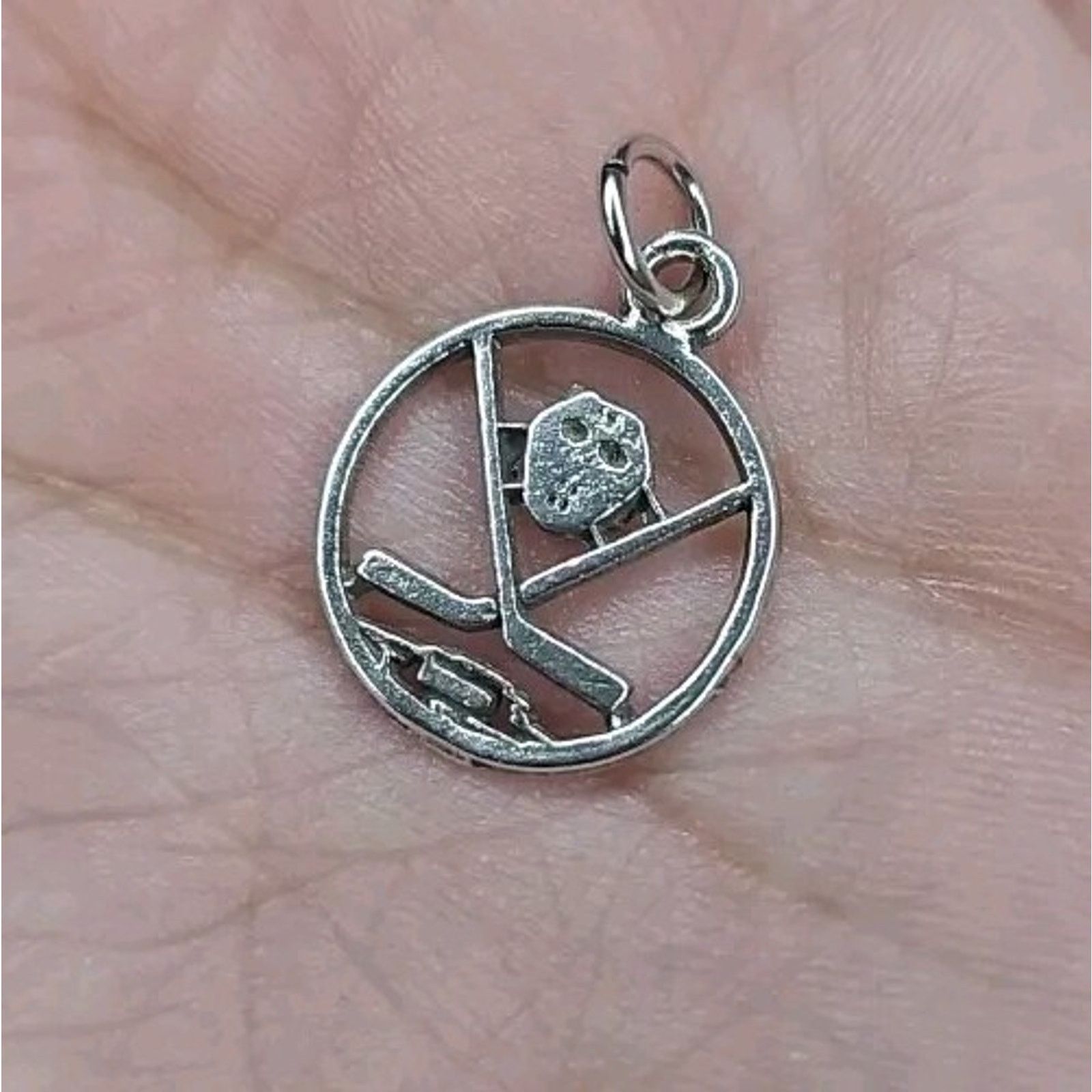 Other 925 Sterling Silver Circle Hockey Mask Sticks Puck Charm Size ONE SIZE - 4 Thumbnail