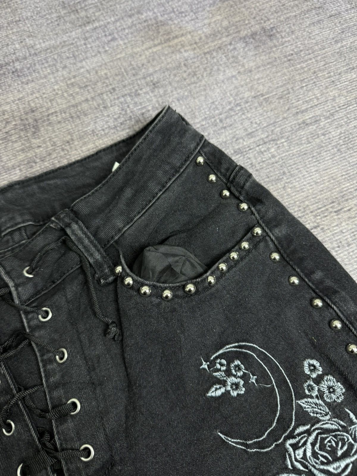 Tornado Mart ROMWE IFSIX SUPER FLARE DENIM PANTS Size US 26 / EU 42 - 6 Thumbnail