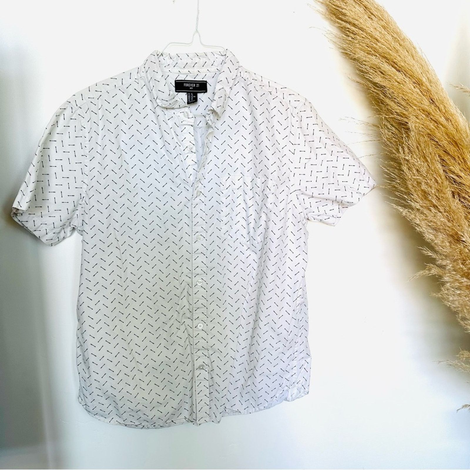 Forever 21 MENS FOREVER 21 White Black Arrow Print Button Shirt Top Size US XL / EU 56 / 4 - 9 Thumbnail