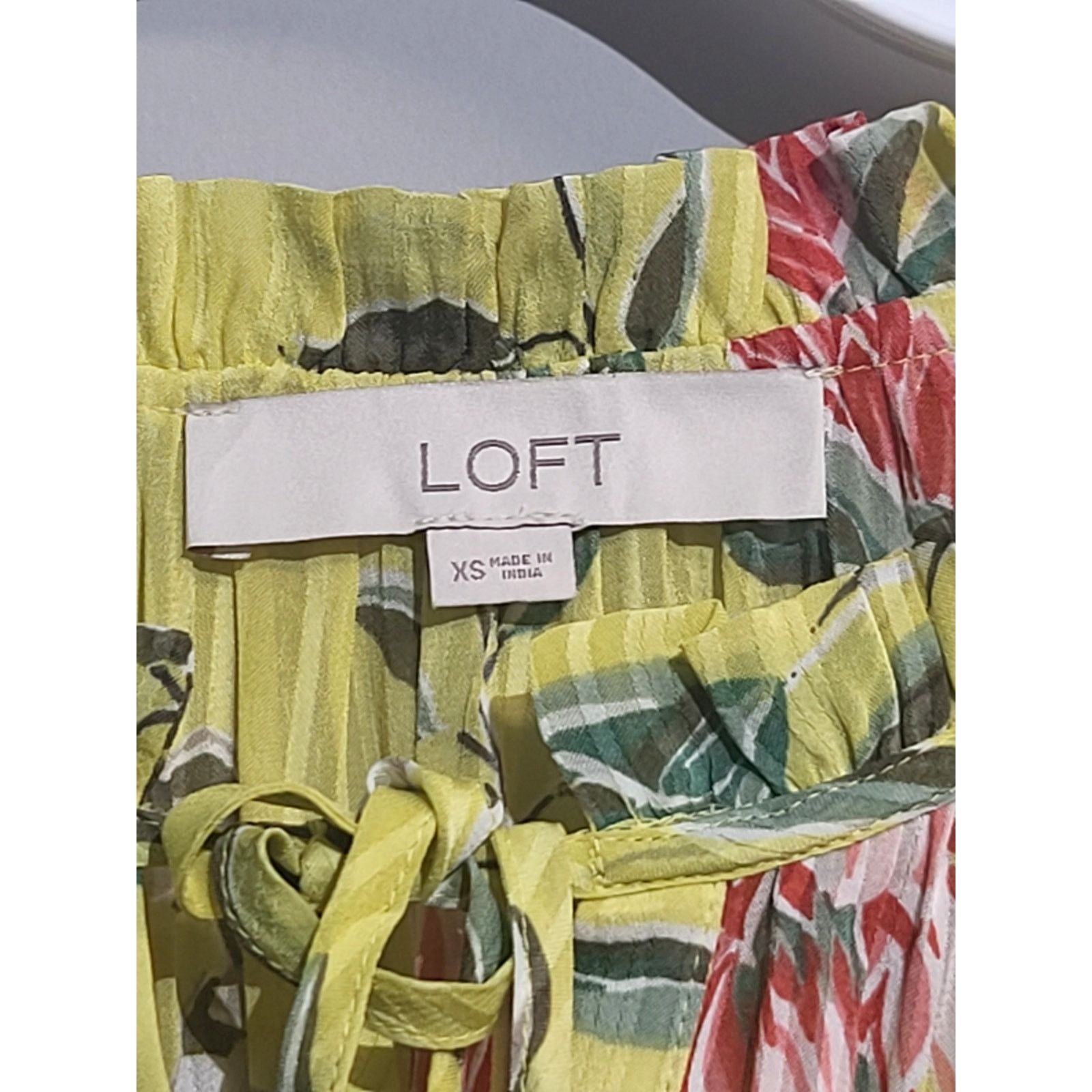 Loft LOFT Yellow Floral Pleated Tie Neck Blouse Size XS / US 0-2 / IT 36-38 - 5 Thumbnail