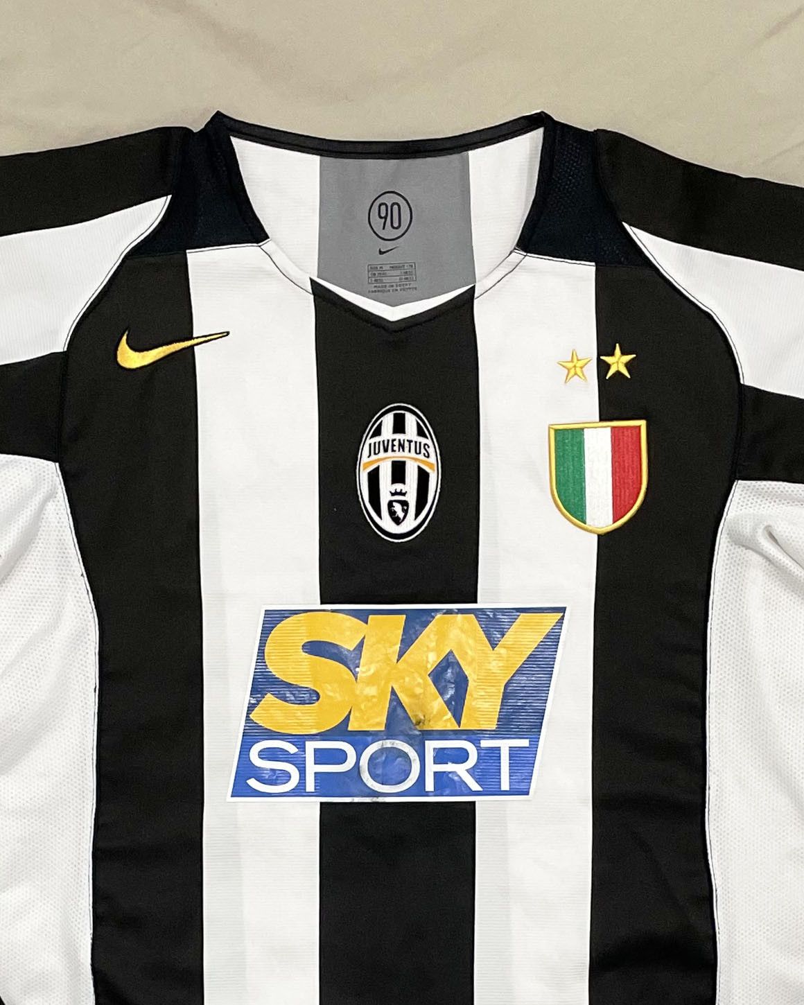 Nike Juventus Home Kit 2004 2005 Jersey Size US M / EU 48-50 / 2 - 3 Thumbnail