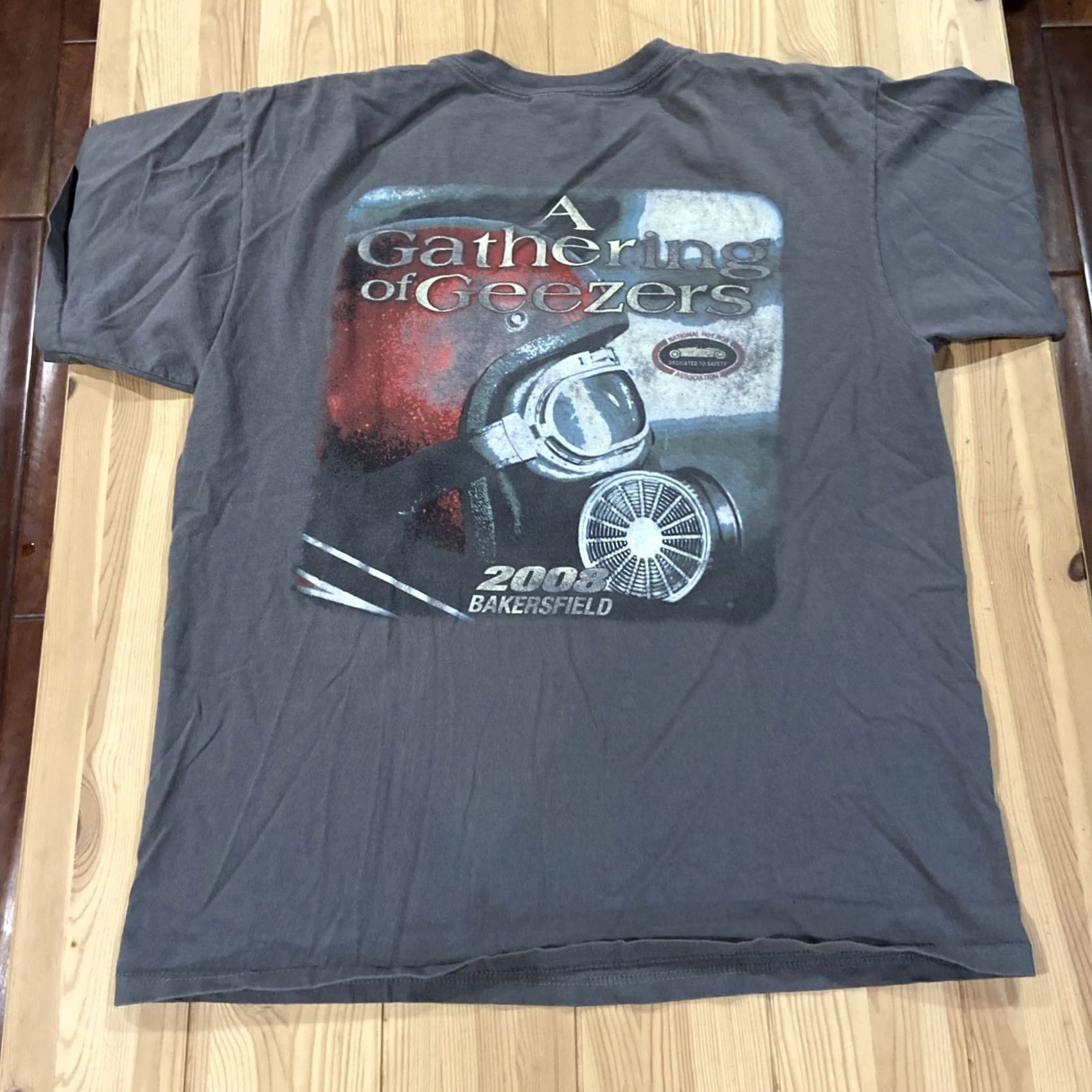 Gildan NHRA NATIONAL HOT ROD ASSOCIATION GRAPHIC T-SHIRT NHRA Graphic T-Shirt L Men Gray Cotton Short Sleeve Crew Neck 2008 Gathering of geezers Gildan Size US L / EU 52-54 / 3 - 2 Thumbnail