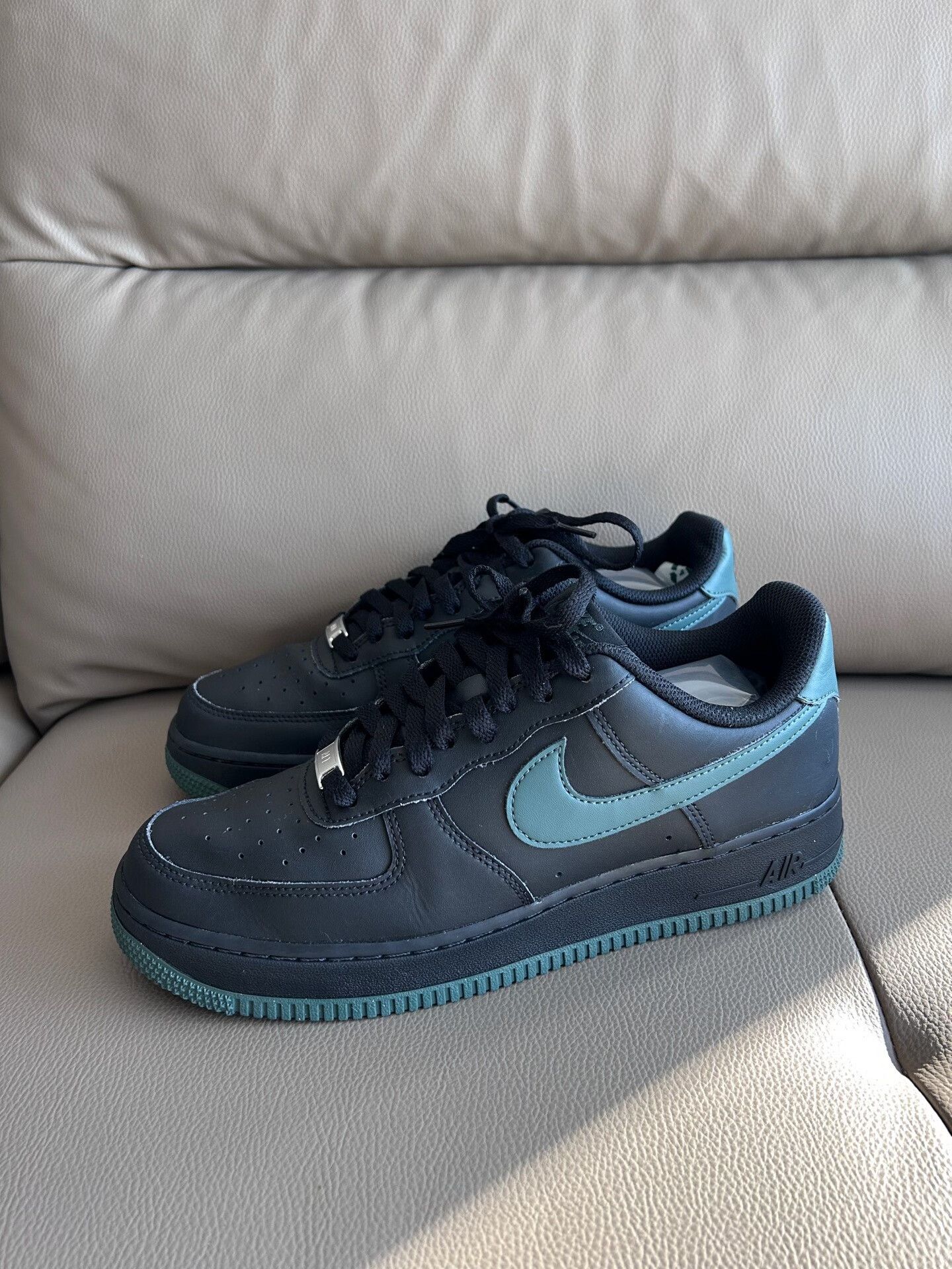 Nike Nike Black Lowtop Sneakers 42 Men Size US 9 / EU 42 - 1 Thumbnail