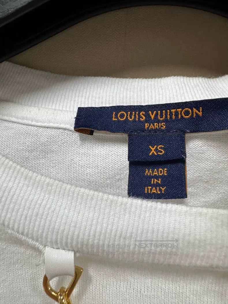 Louis Vuitton Louis Vuitton Solid color necklace striped short sleeve Size US XS / EU 42 / 0 - 4 Thumbnail