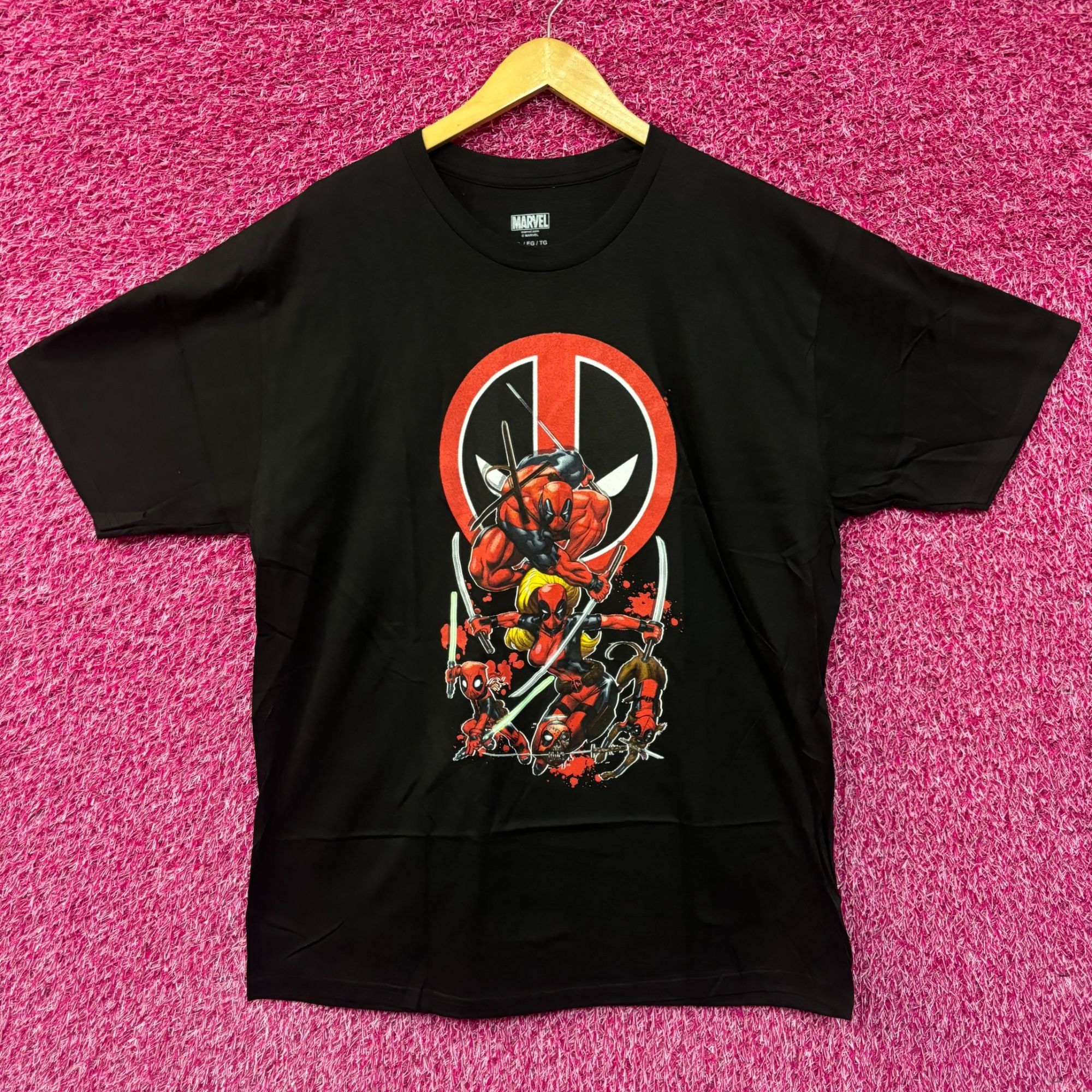 Marvel Comics Marvel Deadpool Family Tshirt size XL Size US XL / EU 56 / 4 - 1 Thumbnail