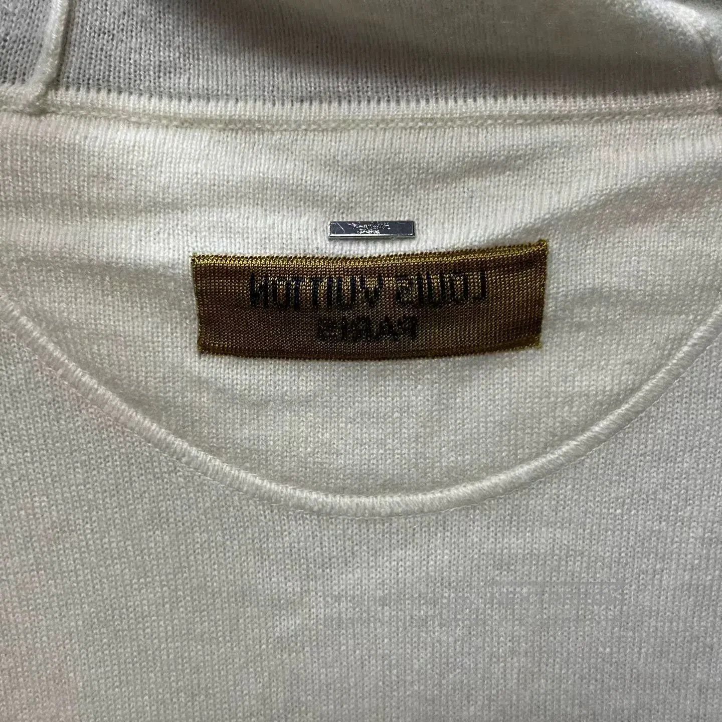 Louis Vuitton Louis Vuitton White Cashmere Blend Hooded Knit. Size US L / EU 52-54 / 3 - 5 Thumbnail