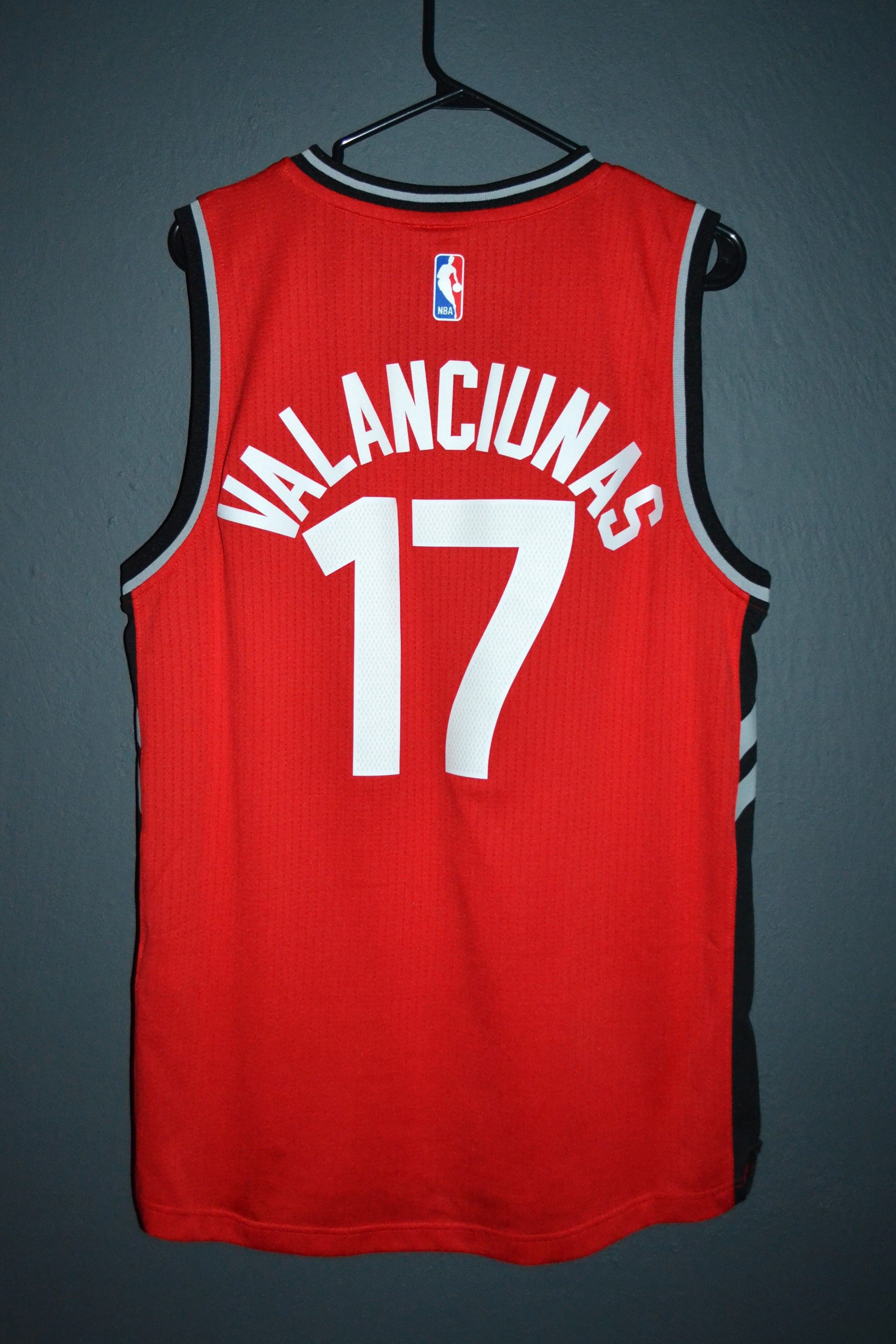 Adidas Jonas Valanciuanus Toronto Raptors Adidas NBA Jersey M Size US M / EU 48-50 / 2 - 12 Thumbnail