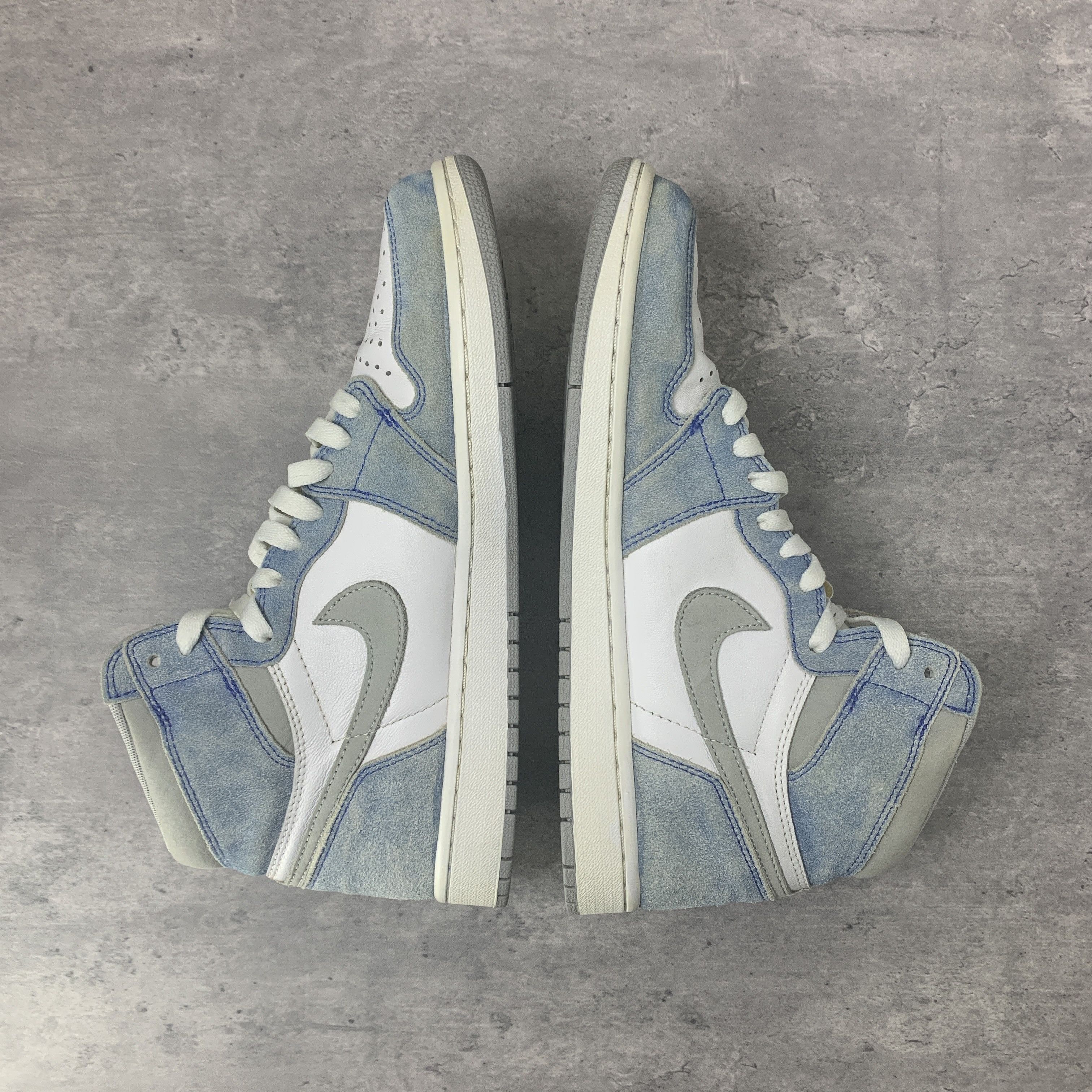 Nike Nike Jordan 1 Retro High OG Hyper Royal 555088-402 Size US 10 / EU 43 - 2 Thumbnail