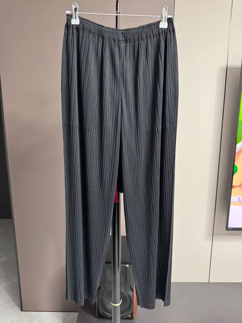 Issey Miyake Issey Miyake size:1 Black pleated toothpick pants Size 23" - 1 Thumbnail