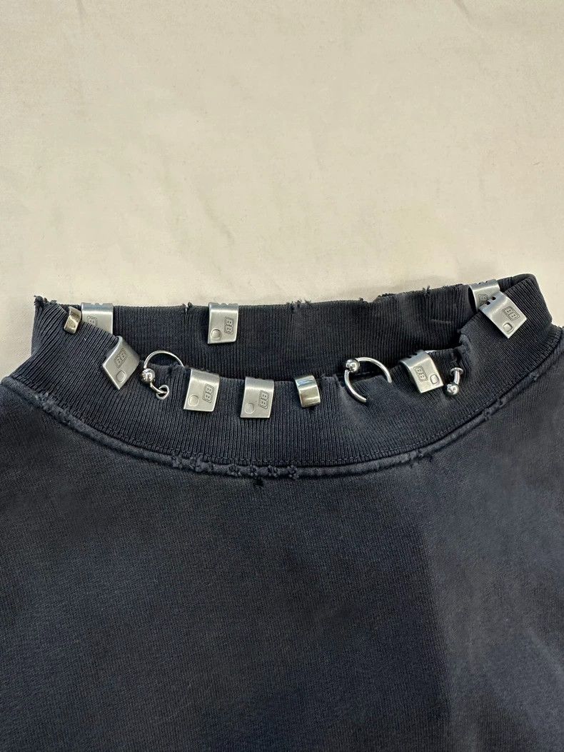 Balenciaga Balenciaga Studded Distressed Faded Crew Neck Sweatshirt Size US S / EU 44-46 / 1 - 6 Thumbnail