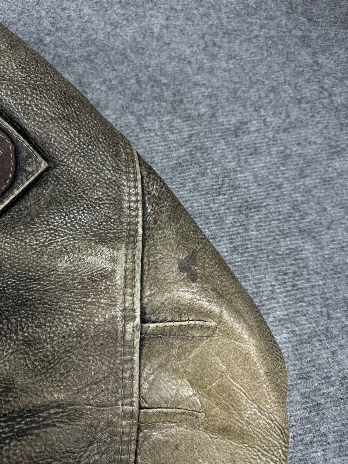 Vintage Vintage distressed leather bomber jacket Size US L / EU 52-54 / 3 - 4 Thumbnail