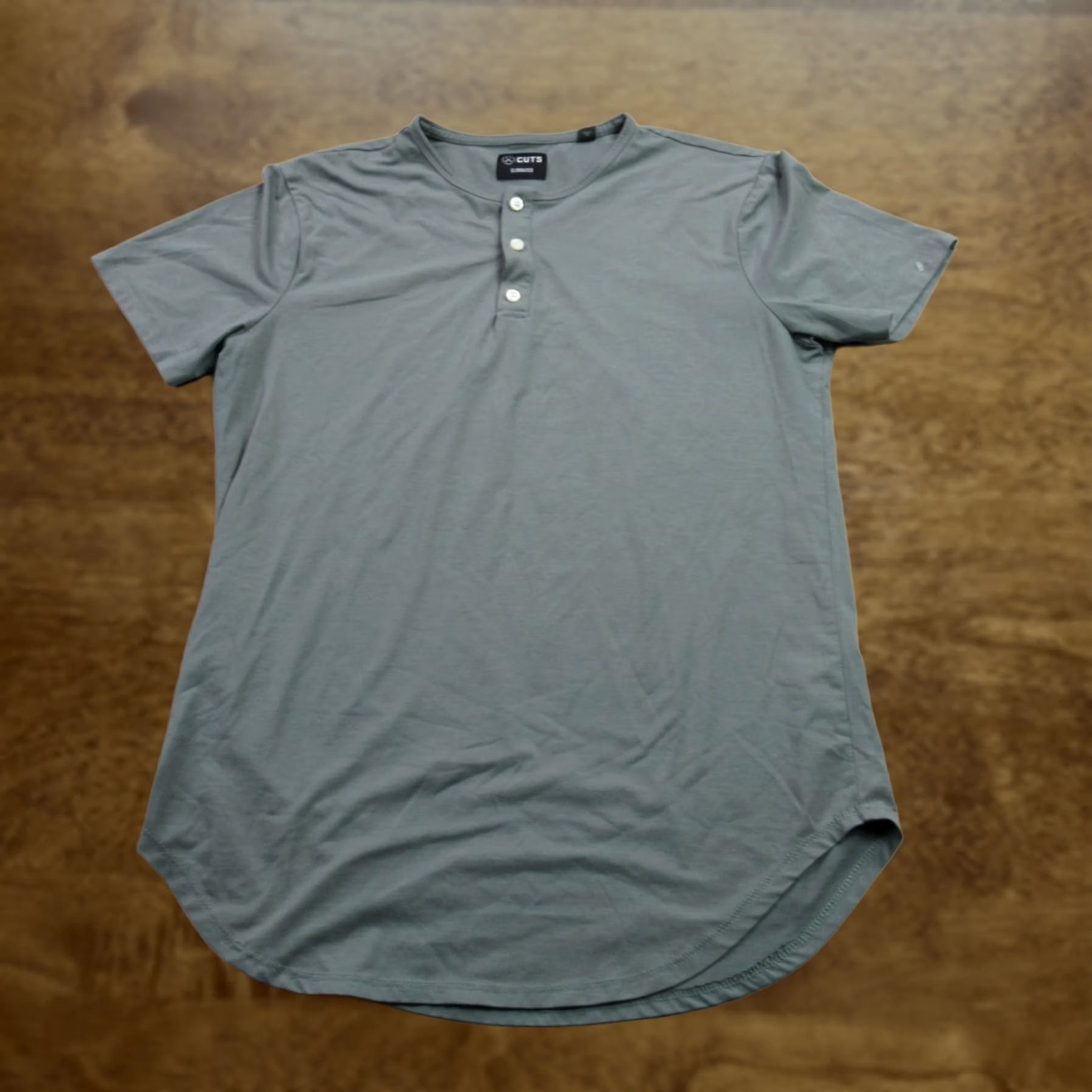 Cuts Cuts Shirt Mens Medium Short Sleeve Henley Crew Neck Buttons Pullover Green Shirt Size US M / EU 48-50 / 2 - 1 Thumbnail