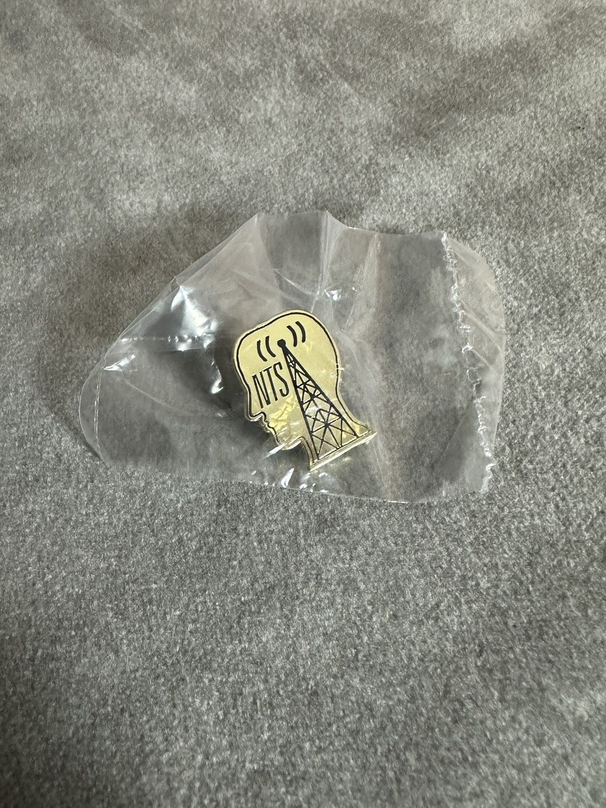 Brain Dead × NTS Brain Dead x NTS pin Size ONE SIZE - 1 Thumbnail
