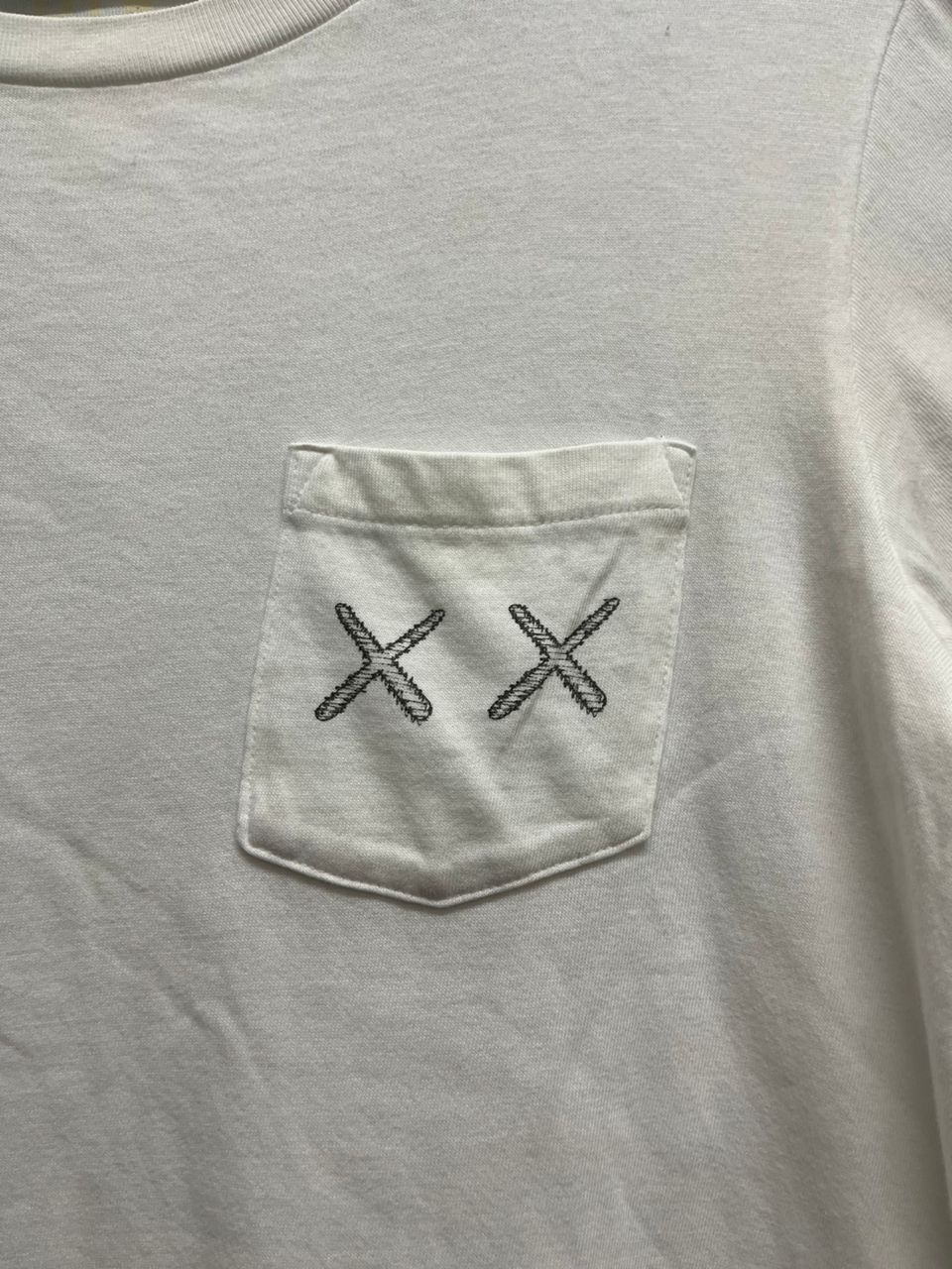Kaws × Uniqlo Uniqlo Kaws Pocket Tee Size US S / EU 44-46 / 1 - 3 Thumbnail