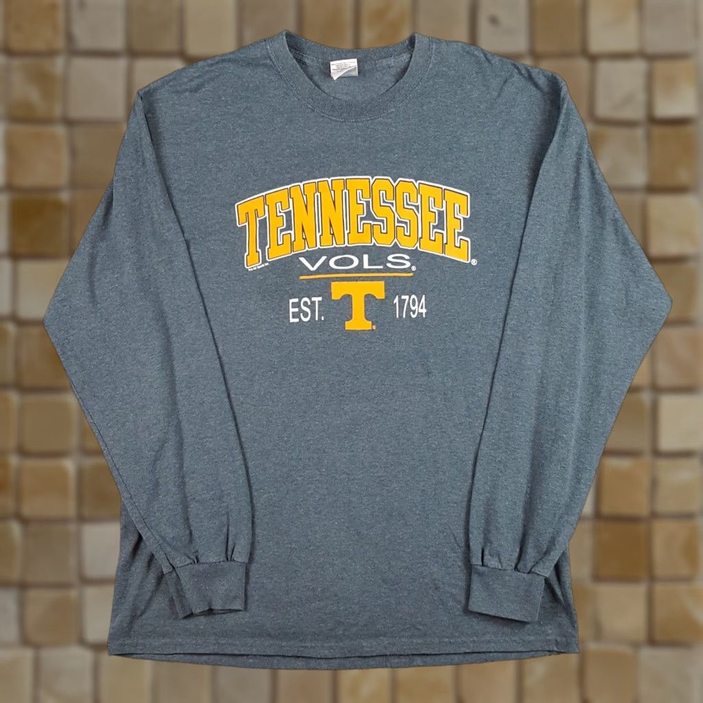 Gildan VINTAGE Tennessee Vols Football Long Sleeve Adult L Gray T-Shirt University Embroidered Logo 90s 00s College Sports Mens Size US L / EU 52-54 / 3 - 1 Thumbnail