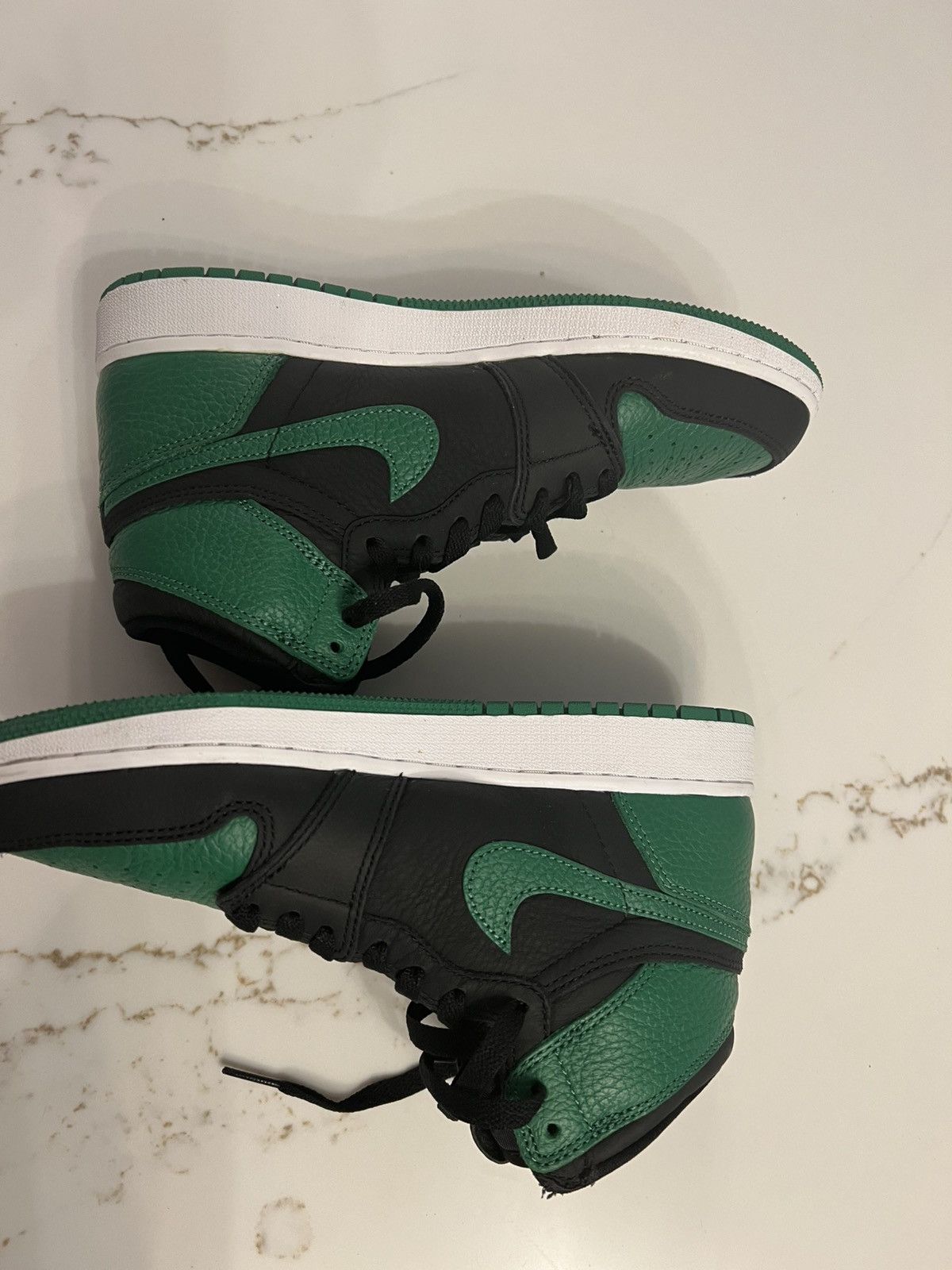 Nike Air Jordan 1 retro high OG ‘Pine Green 2.0’ Size US 6 / EU 39 - 3 Thumbnail