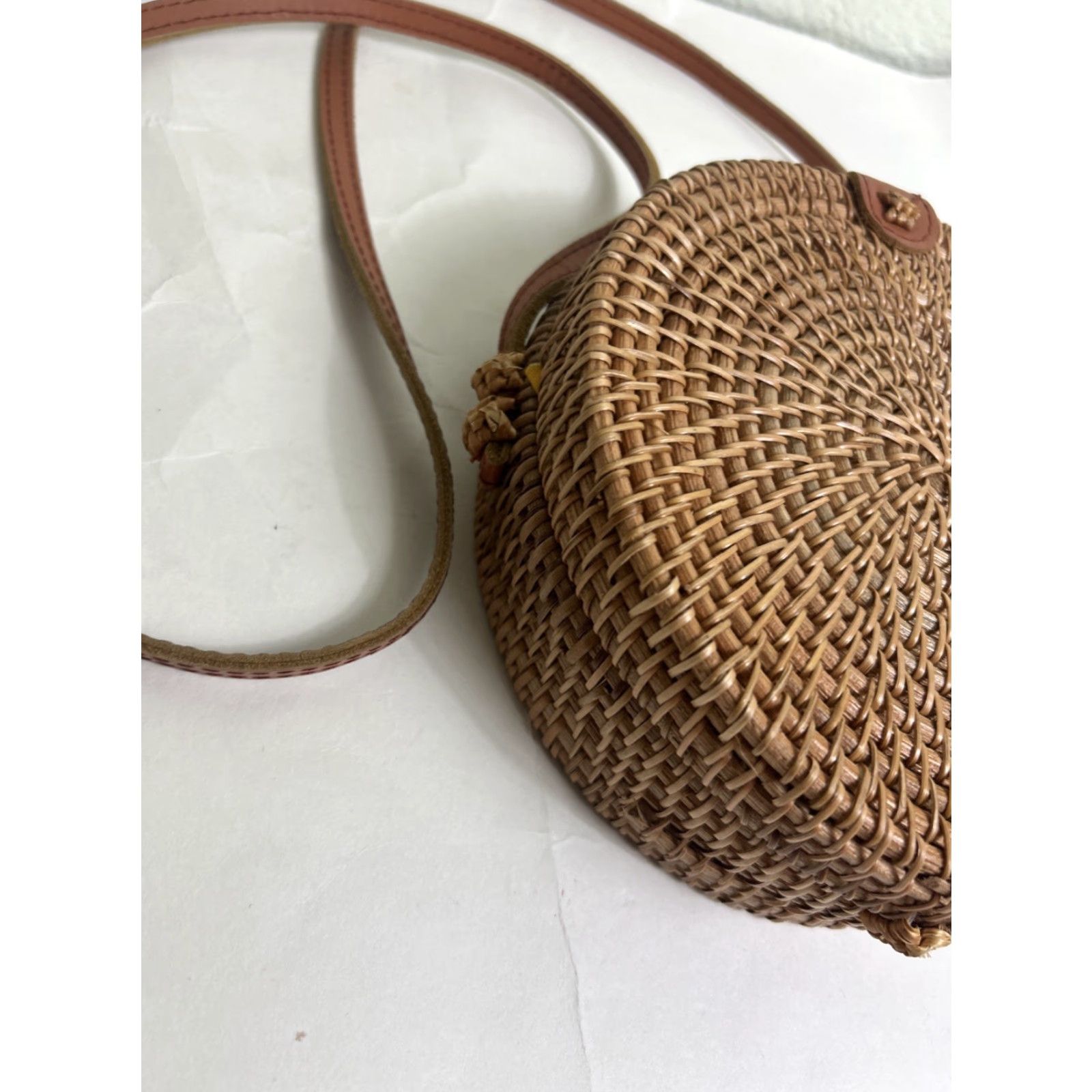 Vintage VINTAGE? No. (Not Vintage) Rattan Straw Bag Wicker Purse Round Crossbody Leather Strap Boho Size ONE SIZE - 3 Thumbnail