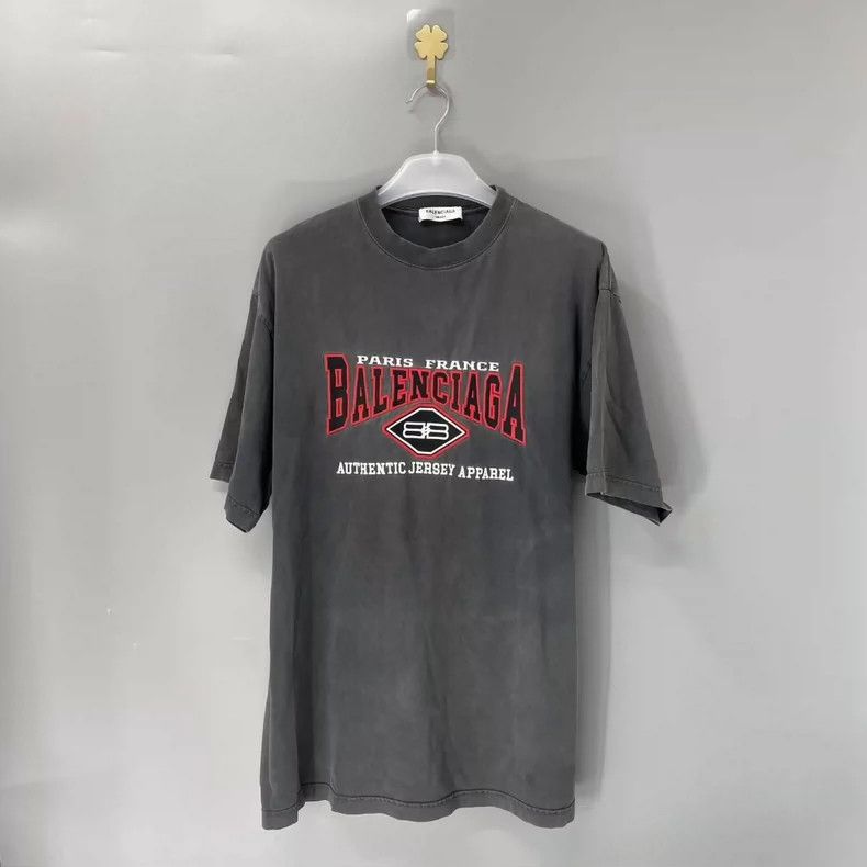 Balenciaga Balenciaga Make Old Batman Letter Short Sleeve Size US S / EU 44-46 / 1 - 1 Thumbnail