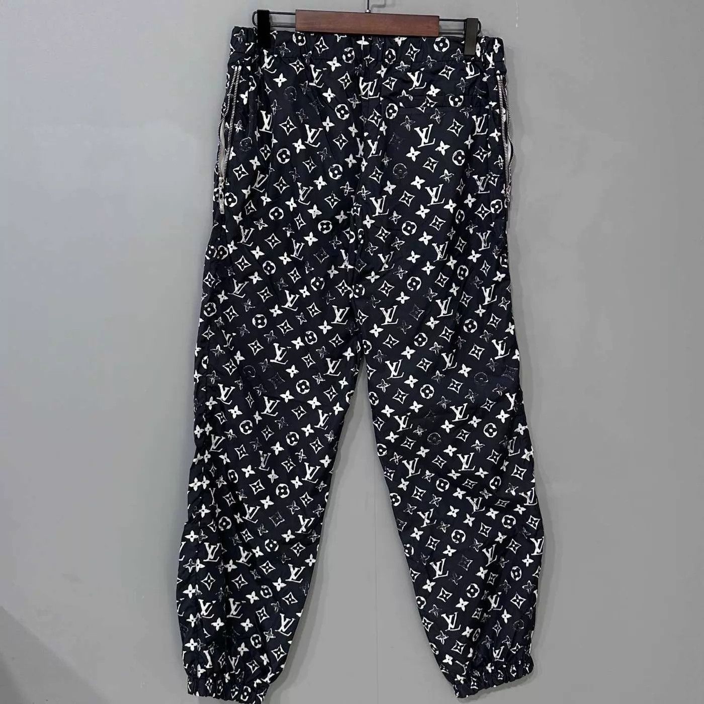 Louis Vuitton LV all-over Monogram track pants size 40 Size 28" / US 6 / IT 42 - 1 Thumbnail