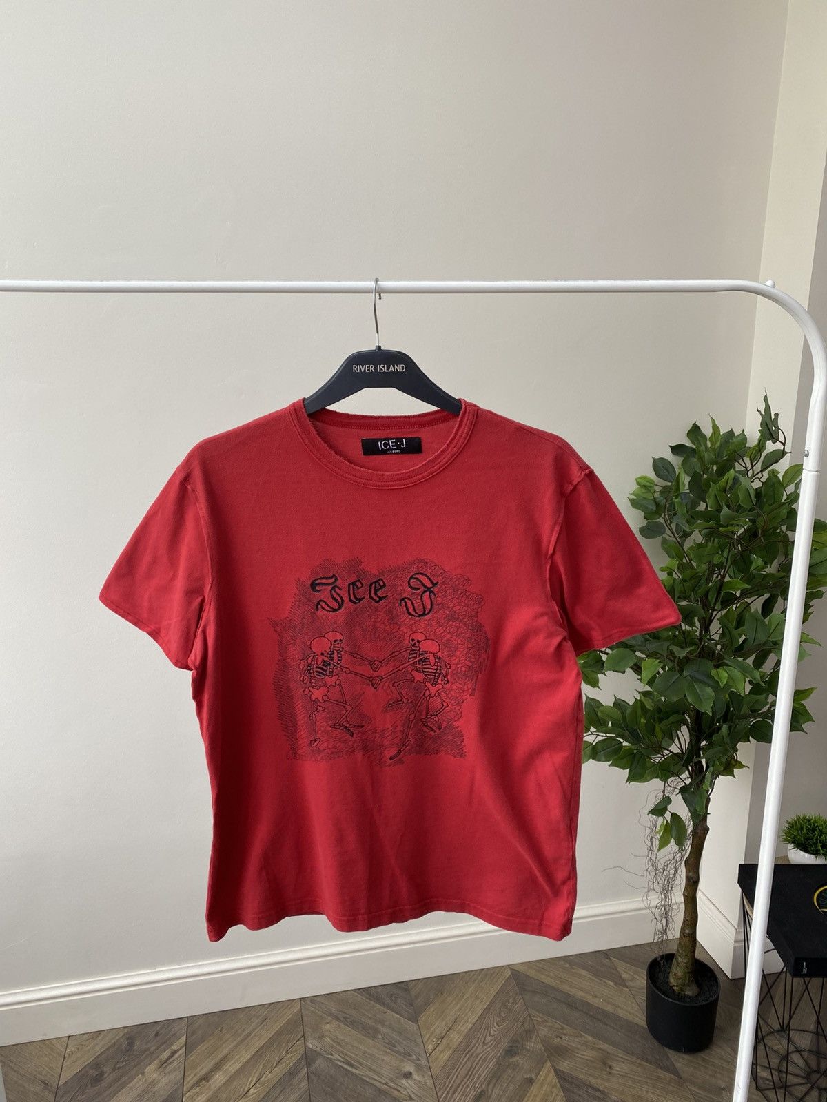 Iceberg × Vintage Vintage Iceberg Y2K red T-Shirt Size US M / EU 48-50 / 2 - 1 Thumbnail