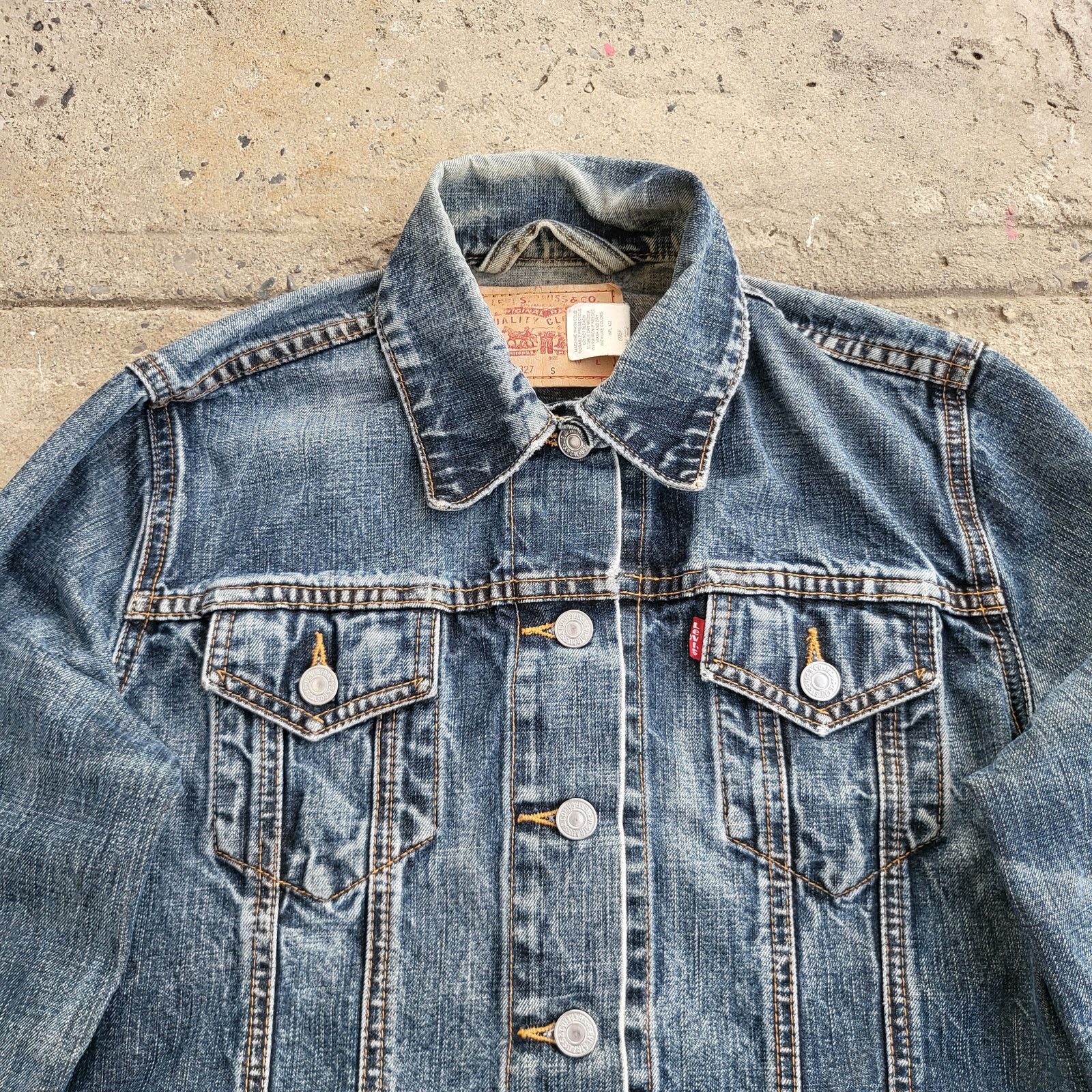 Levi's Vintage Levi's Trucker Jacket Size S USA Blue Denim Jean Y2K Size S / US 4 / IT 40 - 2 Thumbnail
