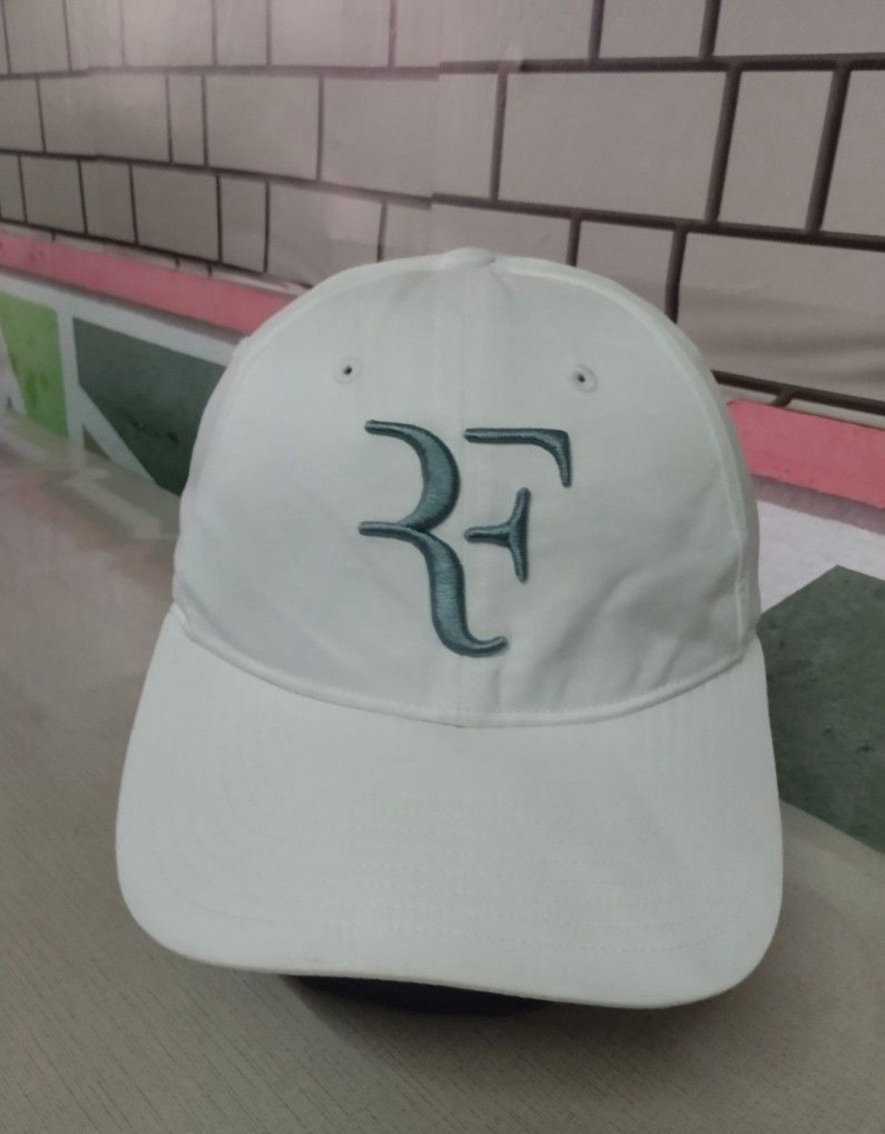 Uniqlo Roger Federer X Uniqlo Embroidered Logo OS Size ONE SIZE - 1 Thumbnail