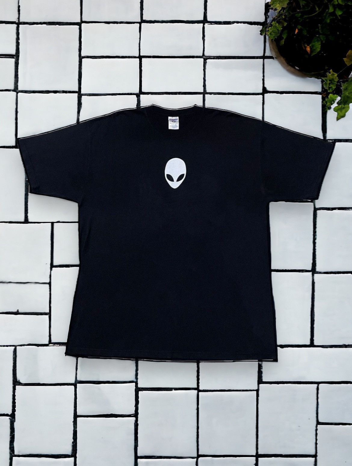 Microsoft × Vintage Vintage Alienware Dell High End Gaming PC Promo Tshirt Size US XL / EU 56 / 4 - 1 Thumbnail