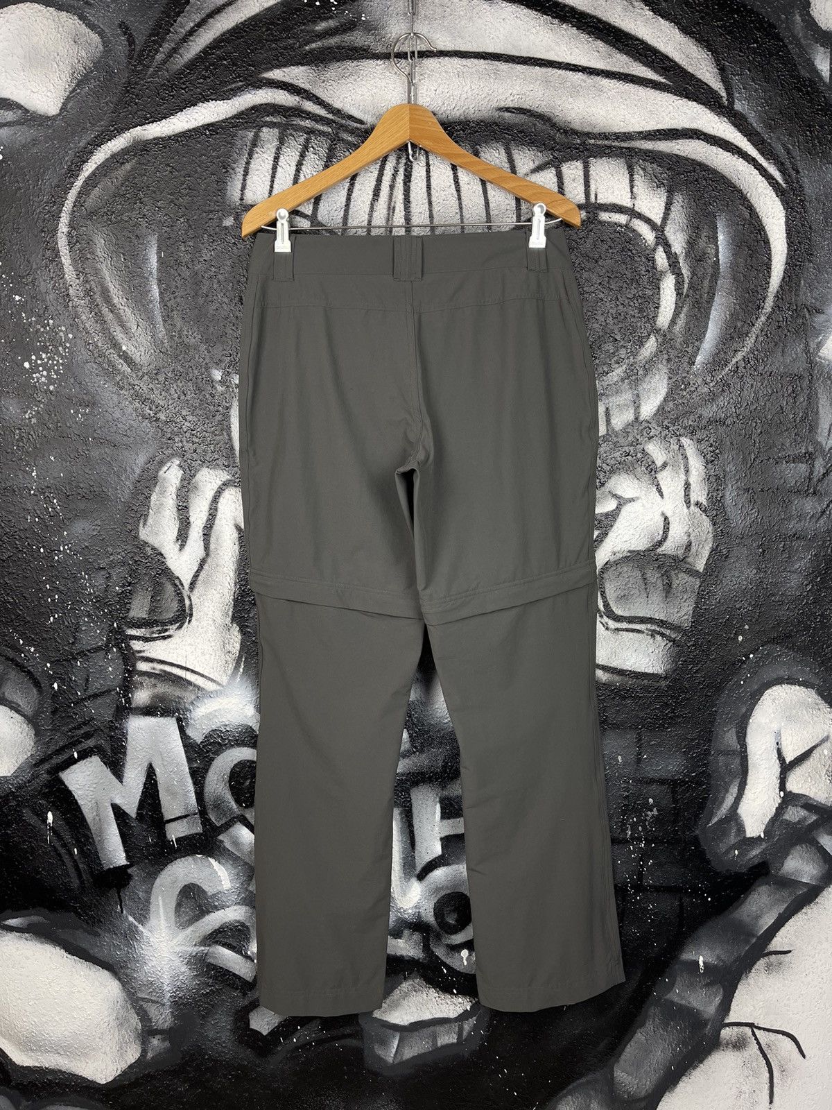 The North Face The North Face Outdoor Grey Cargo Transformer Pants WMNS Size 8 Size 30" / US 8 / IT 44 - 16 Thumbnail