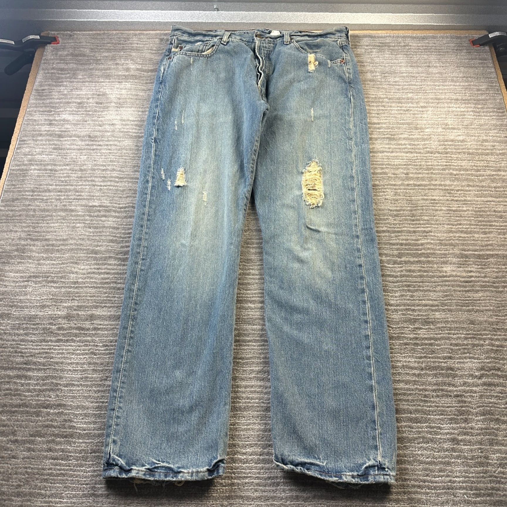 Levi's VINTAGE Levi's 501 Jeans Mens 38x32 Medium Blue Distressed 90s 2005 Regular Waist 36 Inseam 32 Size US 38 / EU 54 - 2 Thumbnail