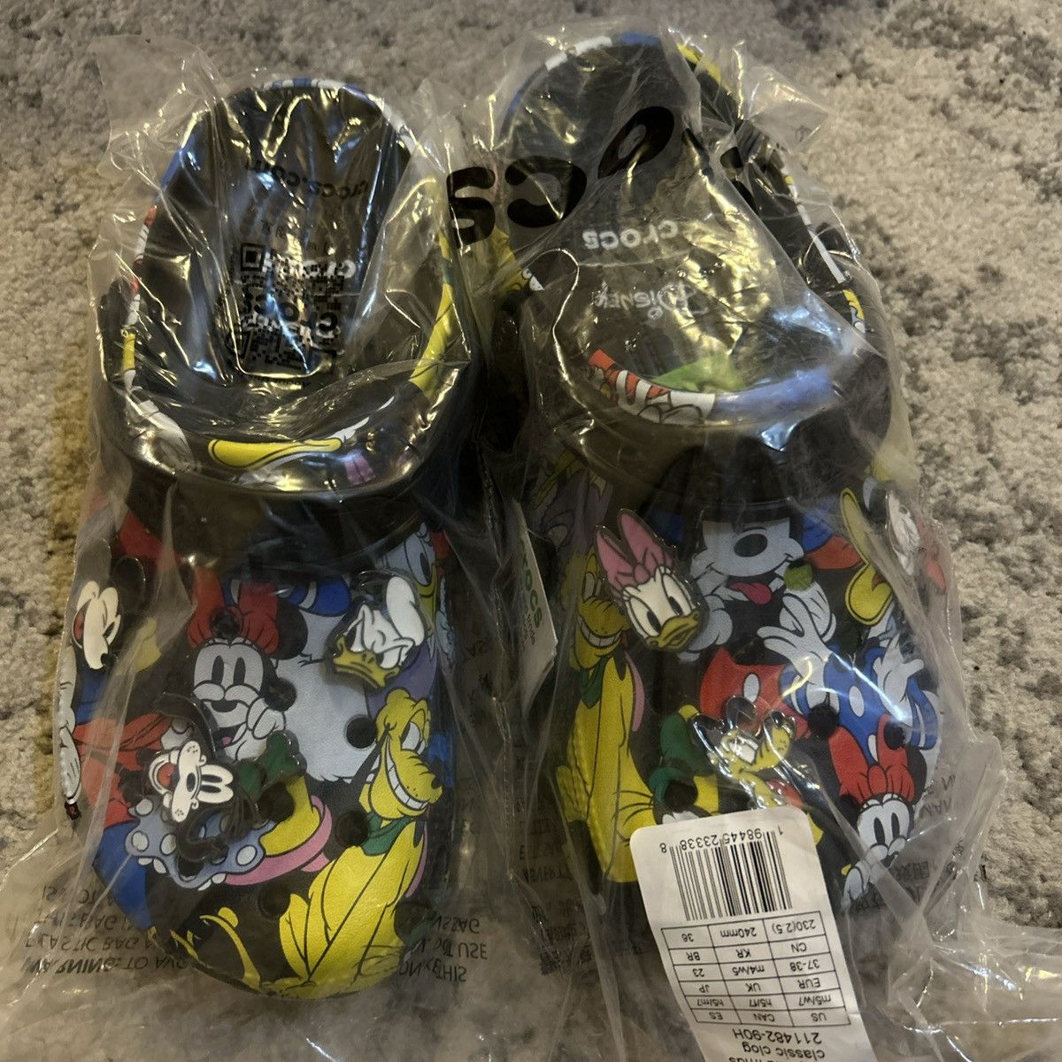 Crocs × Disney Crocs Disney Mickey and Friends Classic Clog Size US 7 / IT 37 - 4 Thumbnail