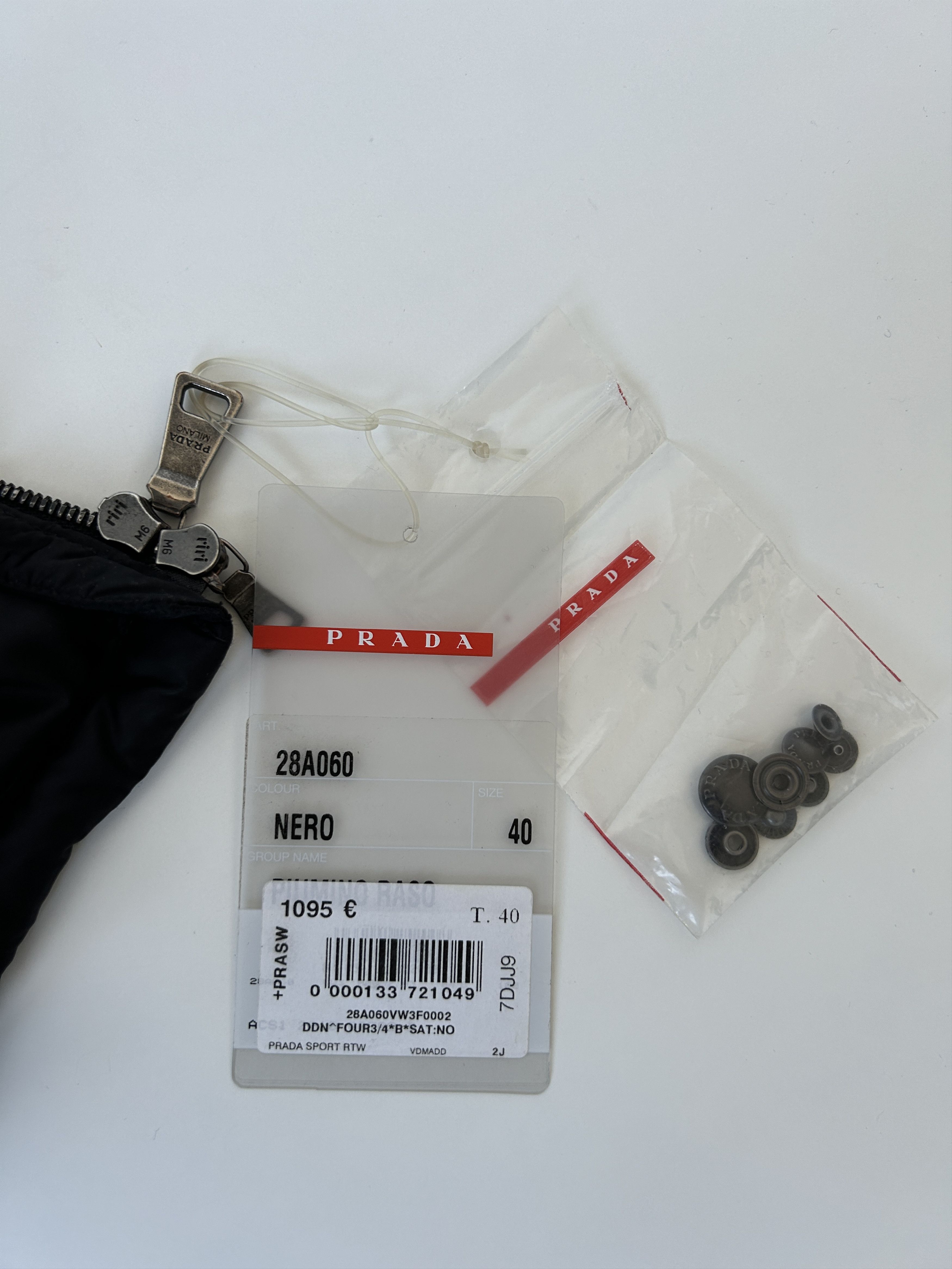 Prada AW2010 Prada sport triangle logo puffer jacket Size S / US 4 / IT 40 - 15 Thumbnail