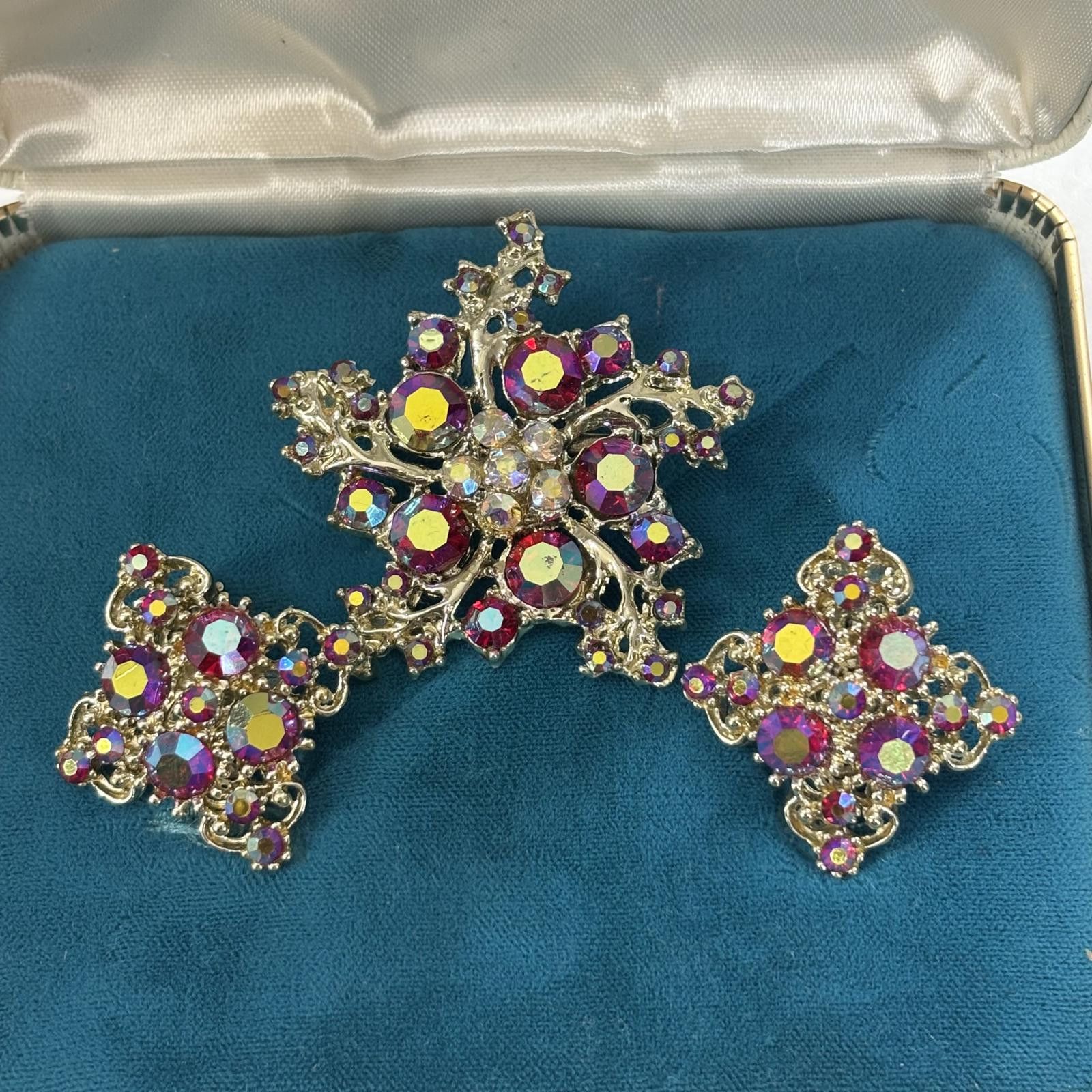 Other Vtg 70s/80s Red rhinestone gold tone brooch/earring set Size ONE SIZE - 1 Thumbnail