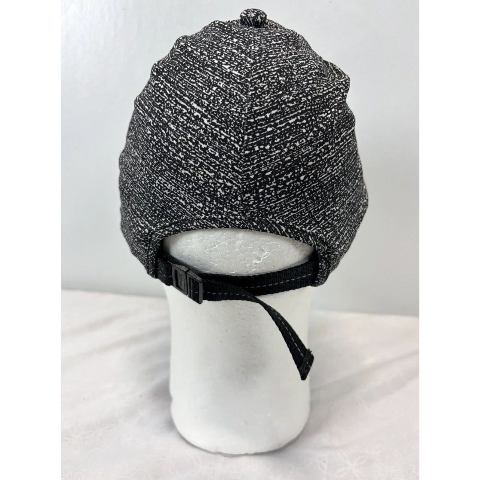 Lululemon Lululemon Athletica Baseball Hat Cap Black Grey Adjustable VGUC Womens One Size Black Gray Polyester Blend Baseball Cap HaT Women VGUC Size ONE SIZE - 4 Thumbnail