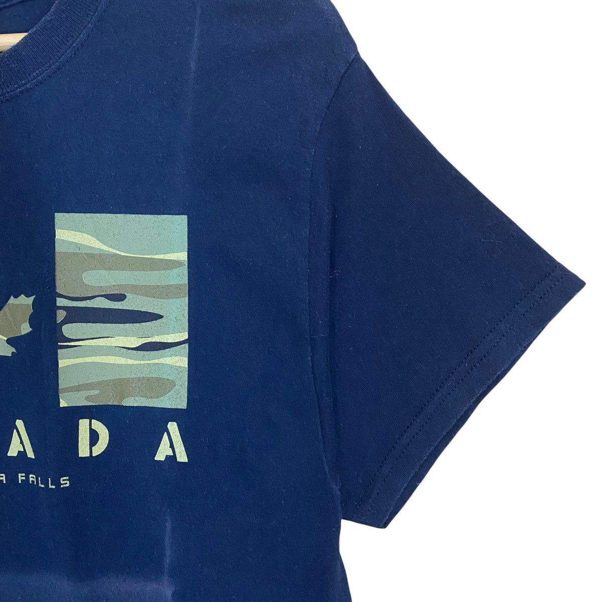 Vintage Vintage 90s Canada Niagara Falls Big Logo Shortsleeve Tee Size US S / EU 44-46 / 1 - 6 Thumbnail