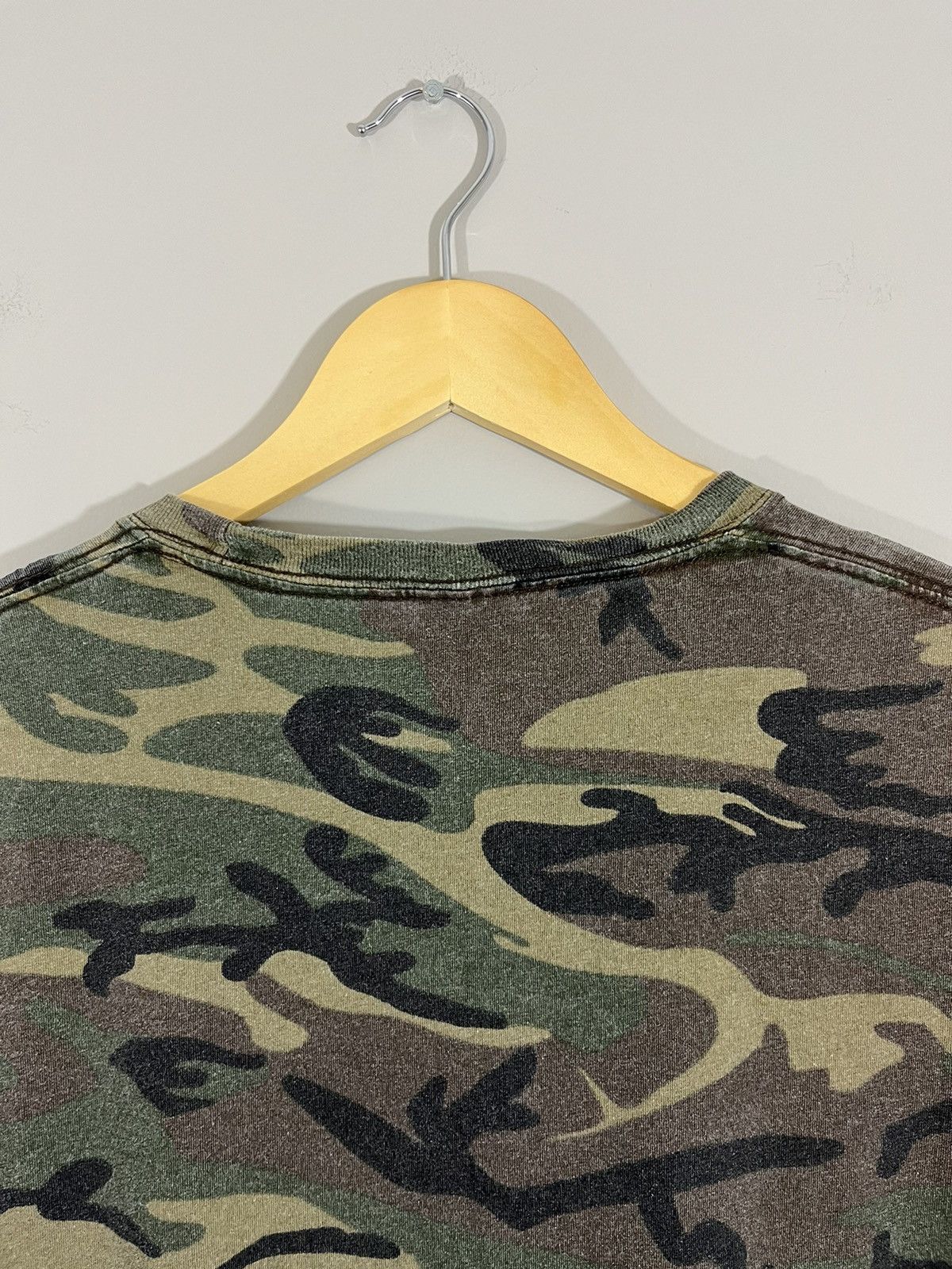 Vintage Camo Wildlife Tracks Distressed Tee Size US L / EU 52-54 / 3 - 10 Thumbnail