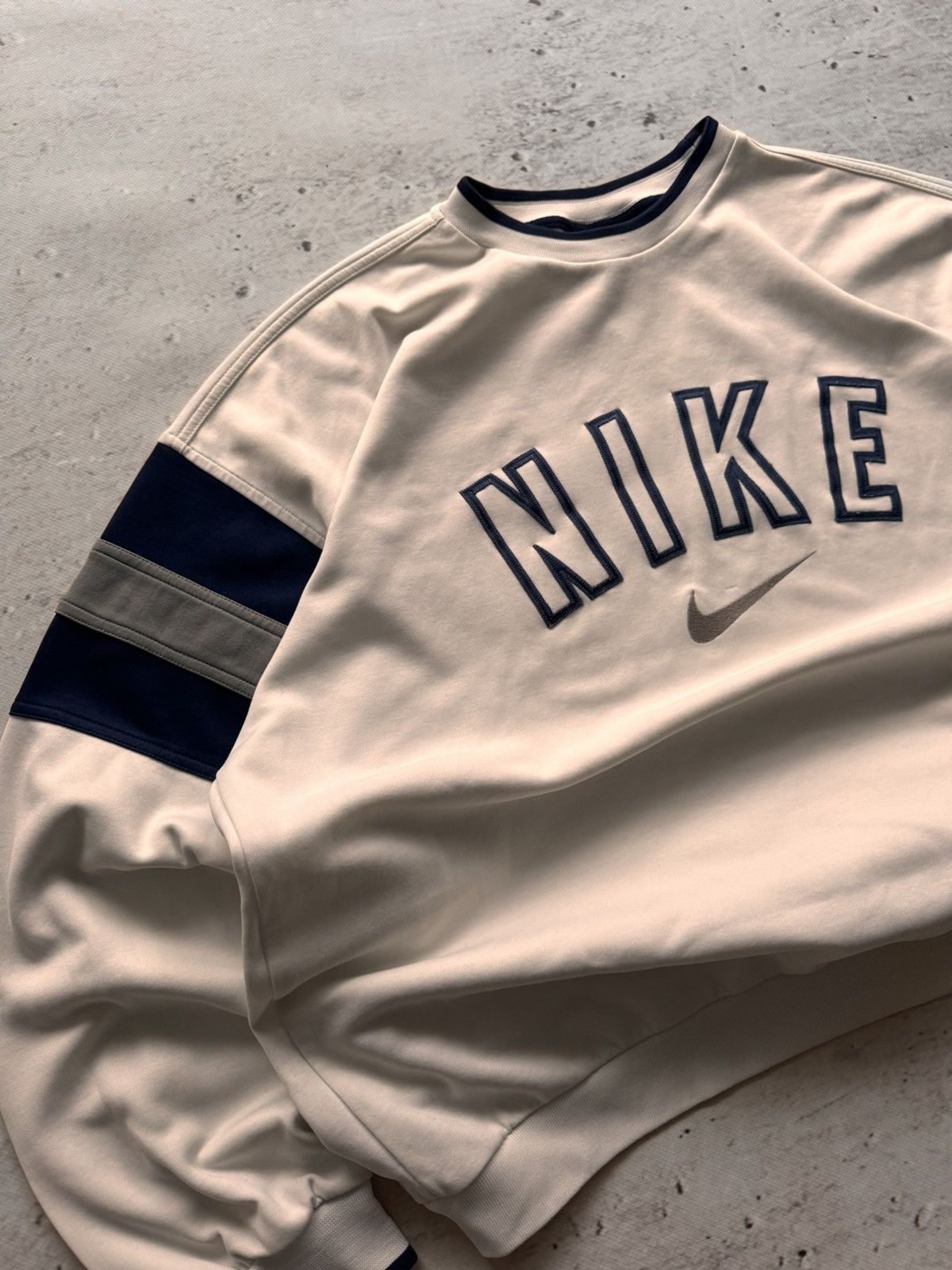 Nike × Vintage NIKE VINTAGE CENTER LOGO OVERSIZE BOXY SWEATSHIRT Size US XL / EU 56 / 4 - 3 Thumbnail