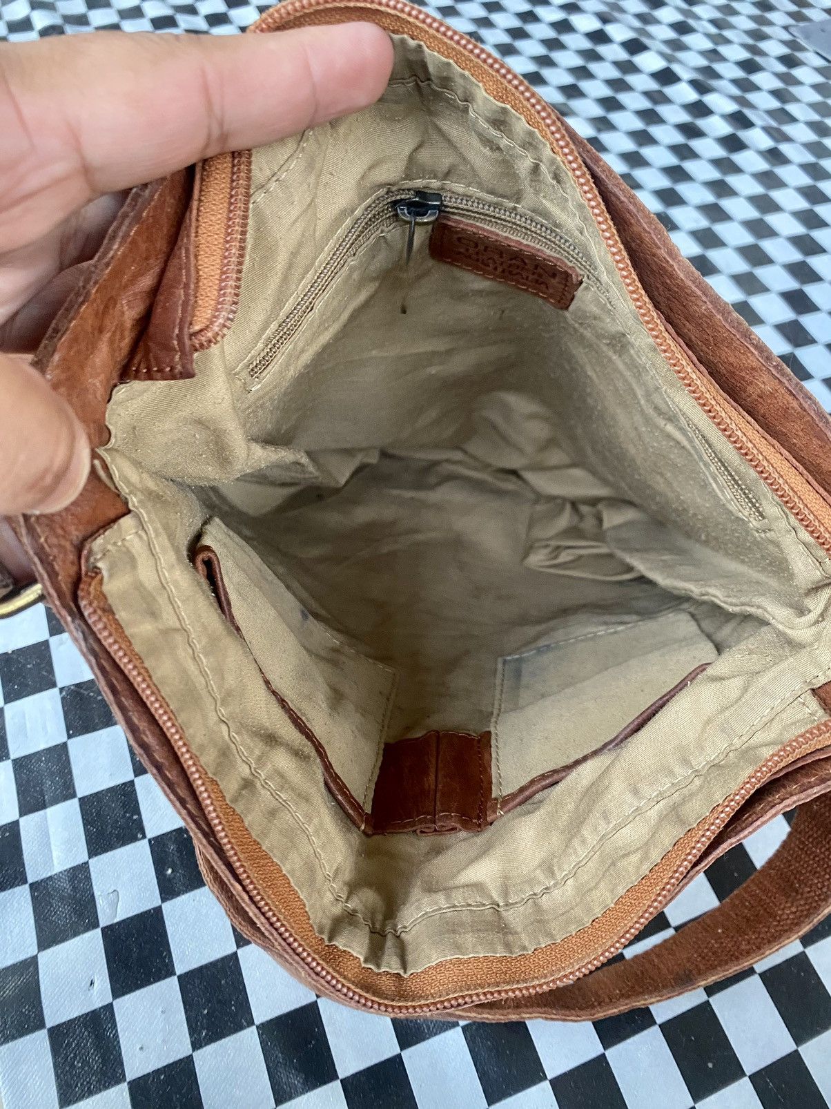 Leather × Vintage Vintage Leather Crossbody bag Oran Leather Australia Size ONE SIZE - 11 Thumbnail