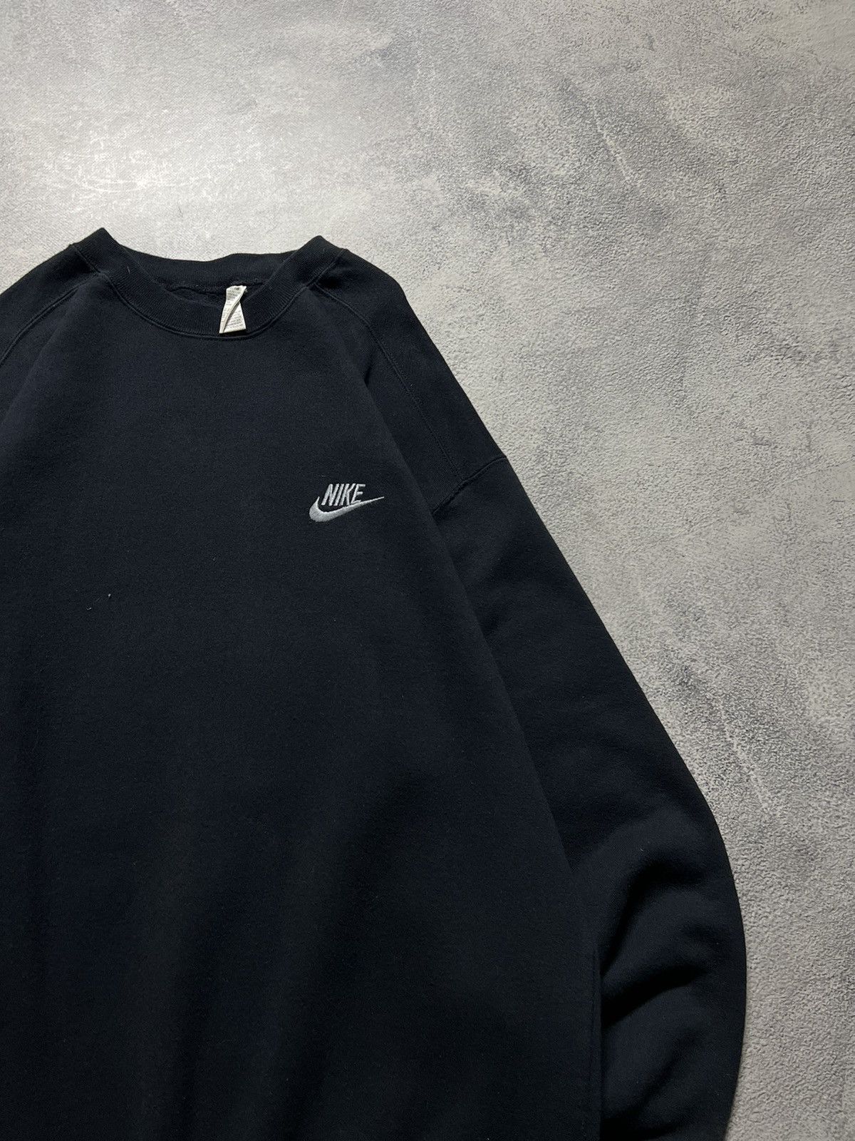 Nike × Vintage Vintage Y2k Nike 🖤 Faded Crewneck Mini Logo Sweatshirt 90’s Size US XL / EU 56 / 4 - 7 Thumbnail