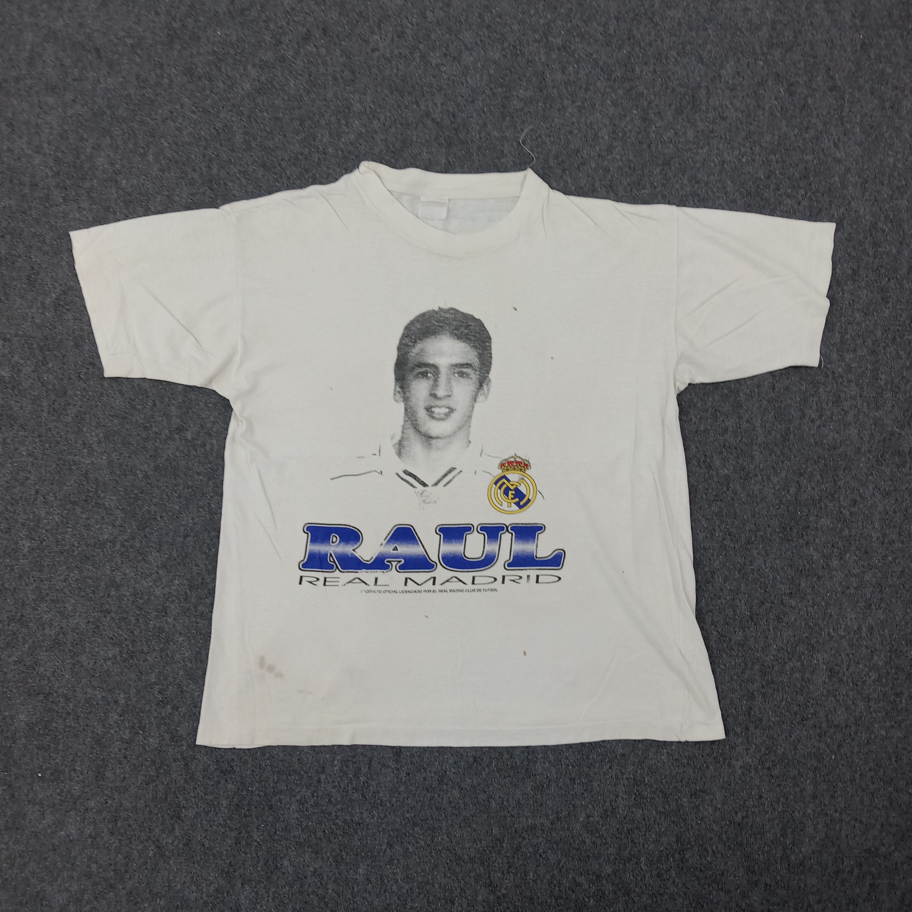 Vintage RAUL Real Madrid Soccer Player Tshirt C267N77 Size US L / EU 52-54 / 3 - 1 Thumbnail