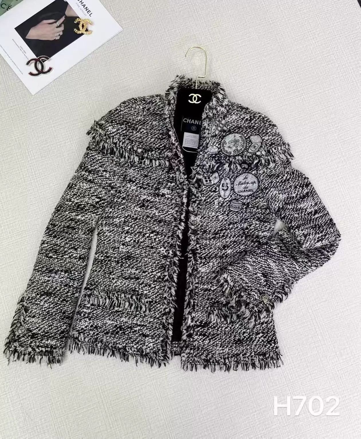 Chanel Chanel color blocked tweed badges embroidery jacket 34 Size XS / US 0-2 / IT 36-38 - 1 Thumbnail