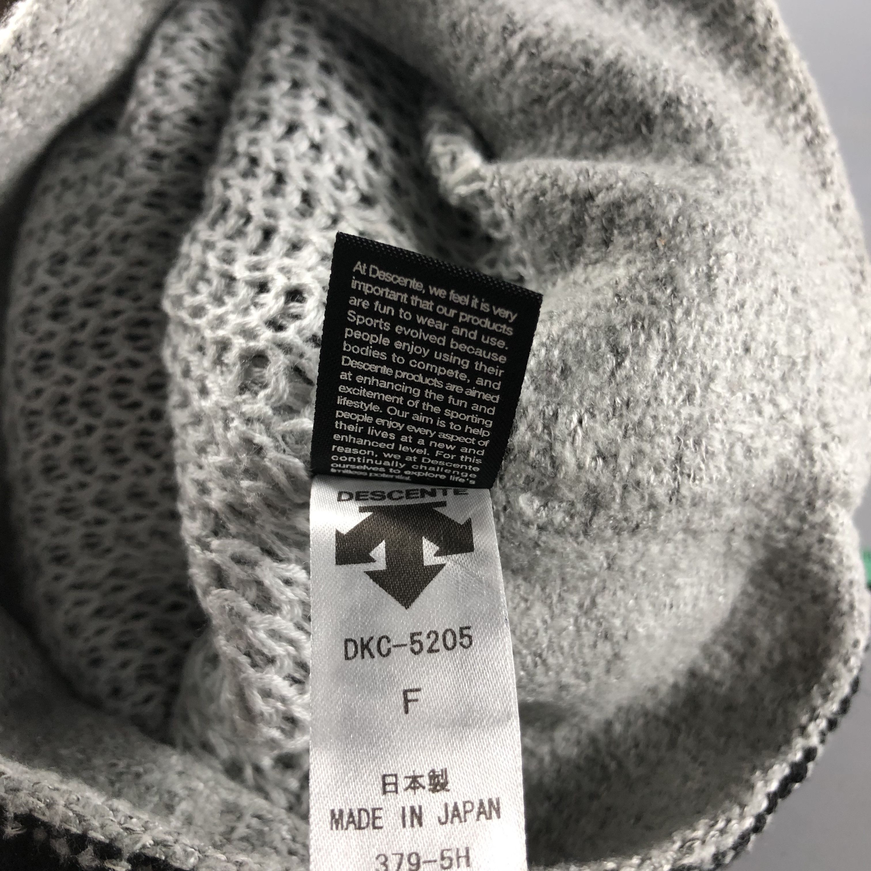 Descente Descente Beanie Snowcap Snow Hat B1061 Size ONE SIZE - 6 Thumbnail