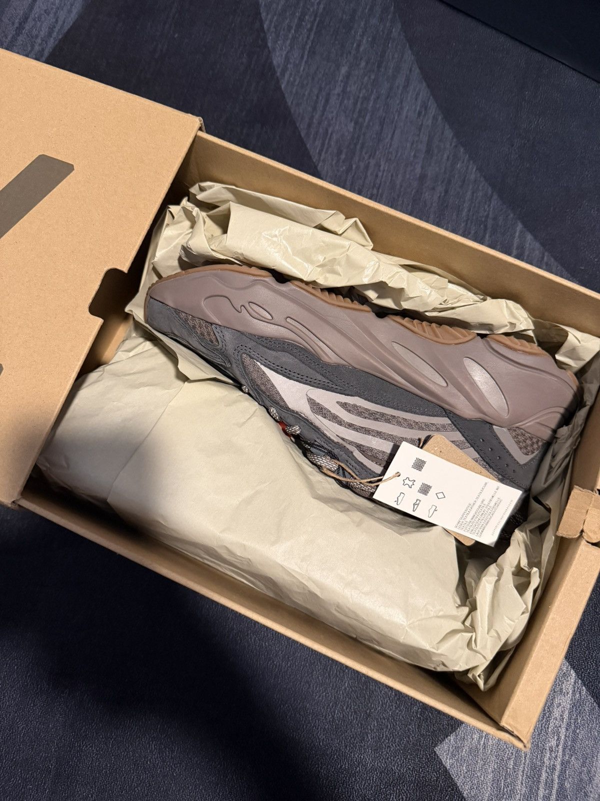 Adidas Yeezy 700 V2 8.5 Size US 8.5 / EU 41-42 - 2 Thumbnail