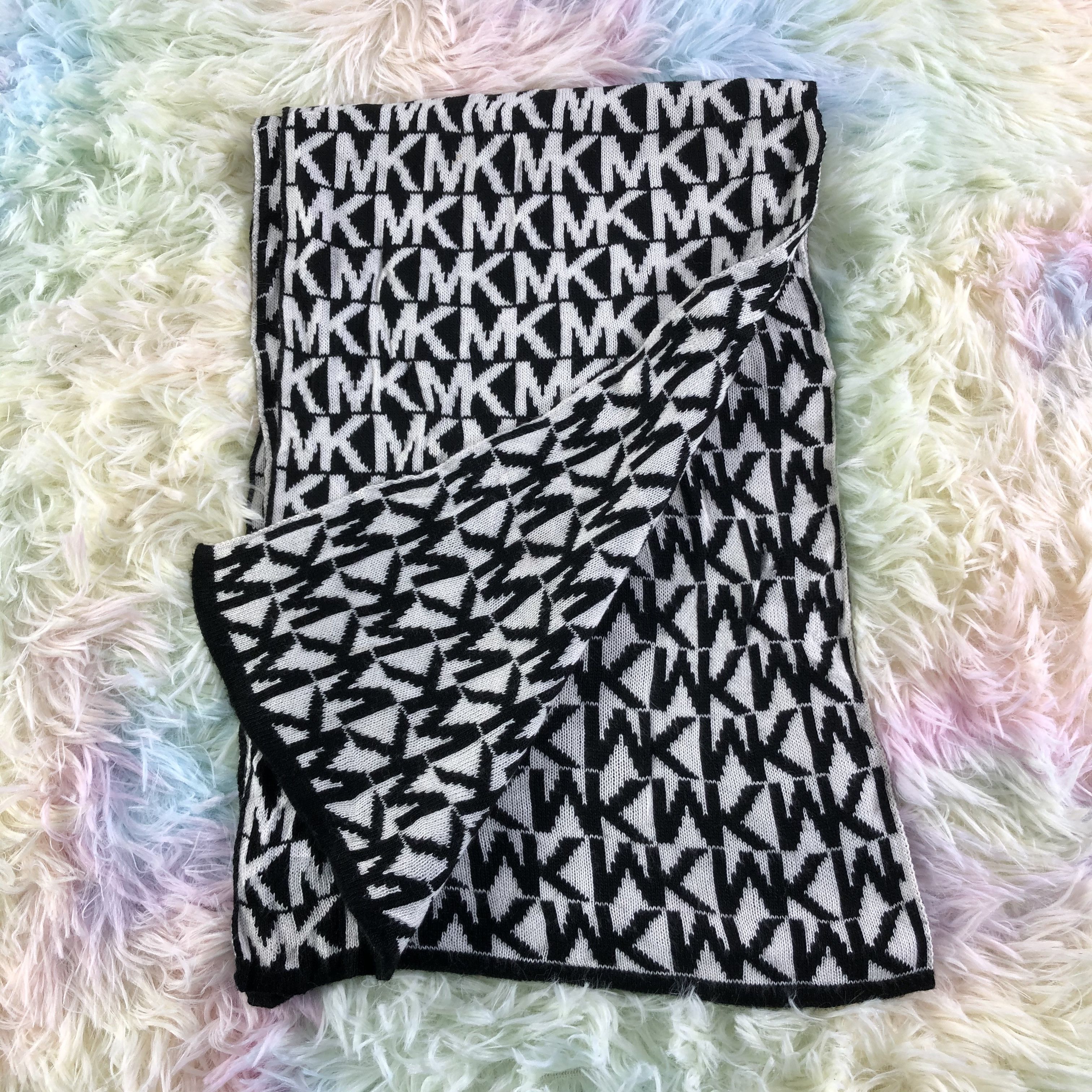 Michael Kors Michael Kors Scarf / Muffler / Neckwear - KM254 Size ONE SIZE - 4 Thumbnail